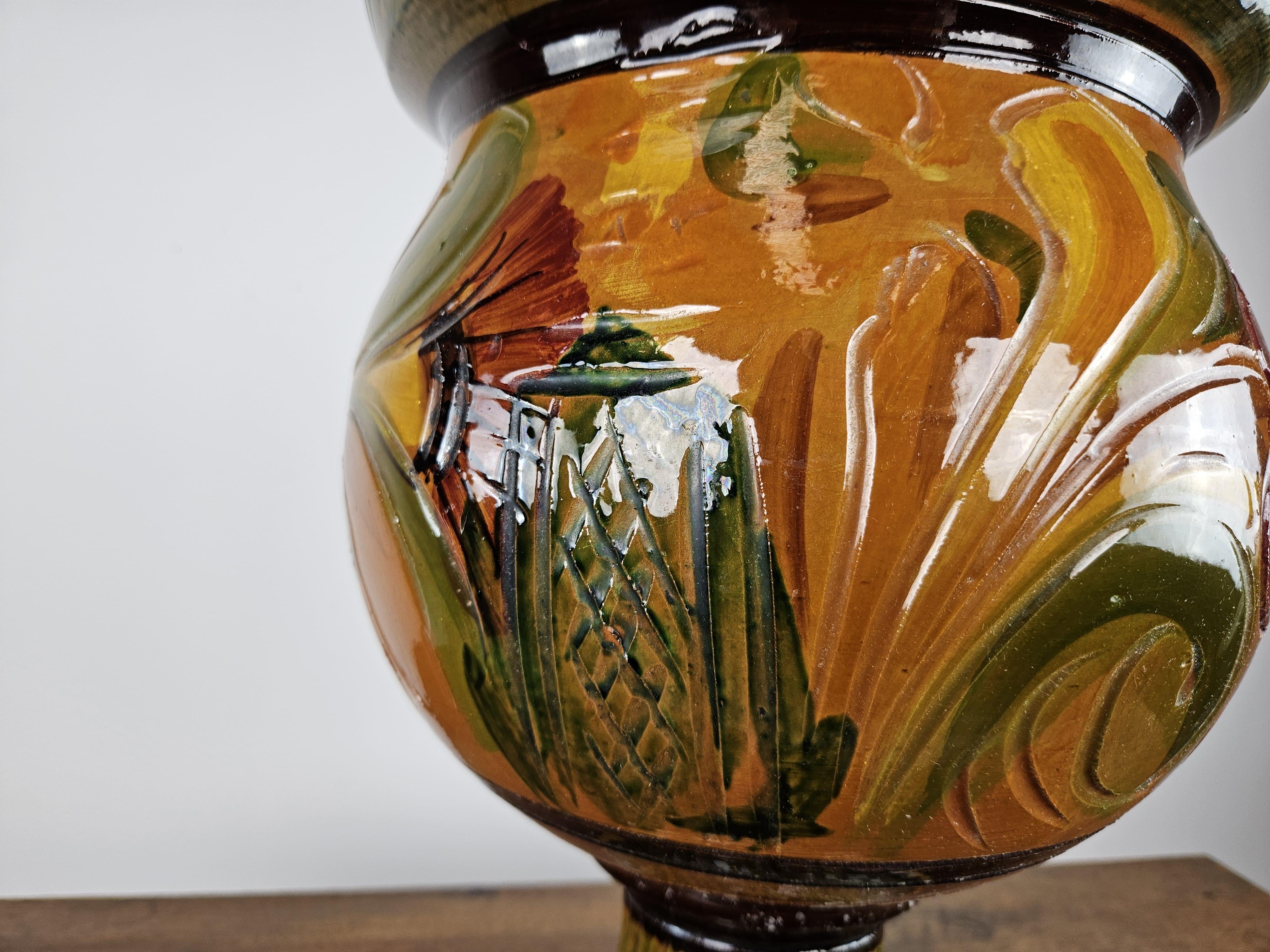 Poteries Amphore en terre cuite brune à décor floral années 1980 en vente