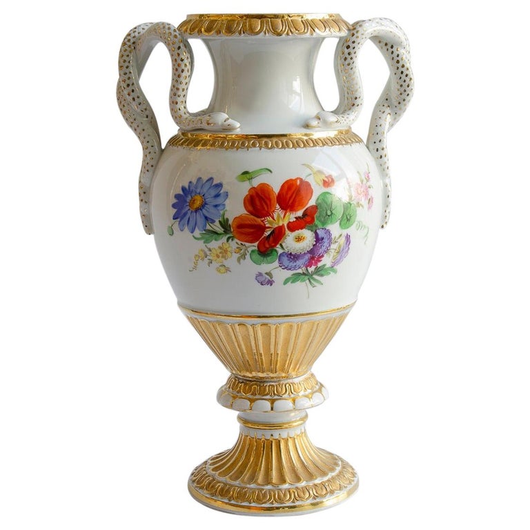 Антикварный фарфор вазы пара. Стильная ваза для цветов. Ваза 2022. Фарворовый грузинский кувшин ymma. Ваза 2023.