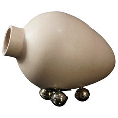 Anfora Palo de Rosa 3 Patas Cerámic and White Metal 
Alpaca
