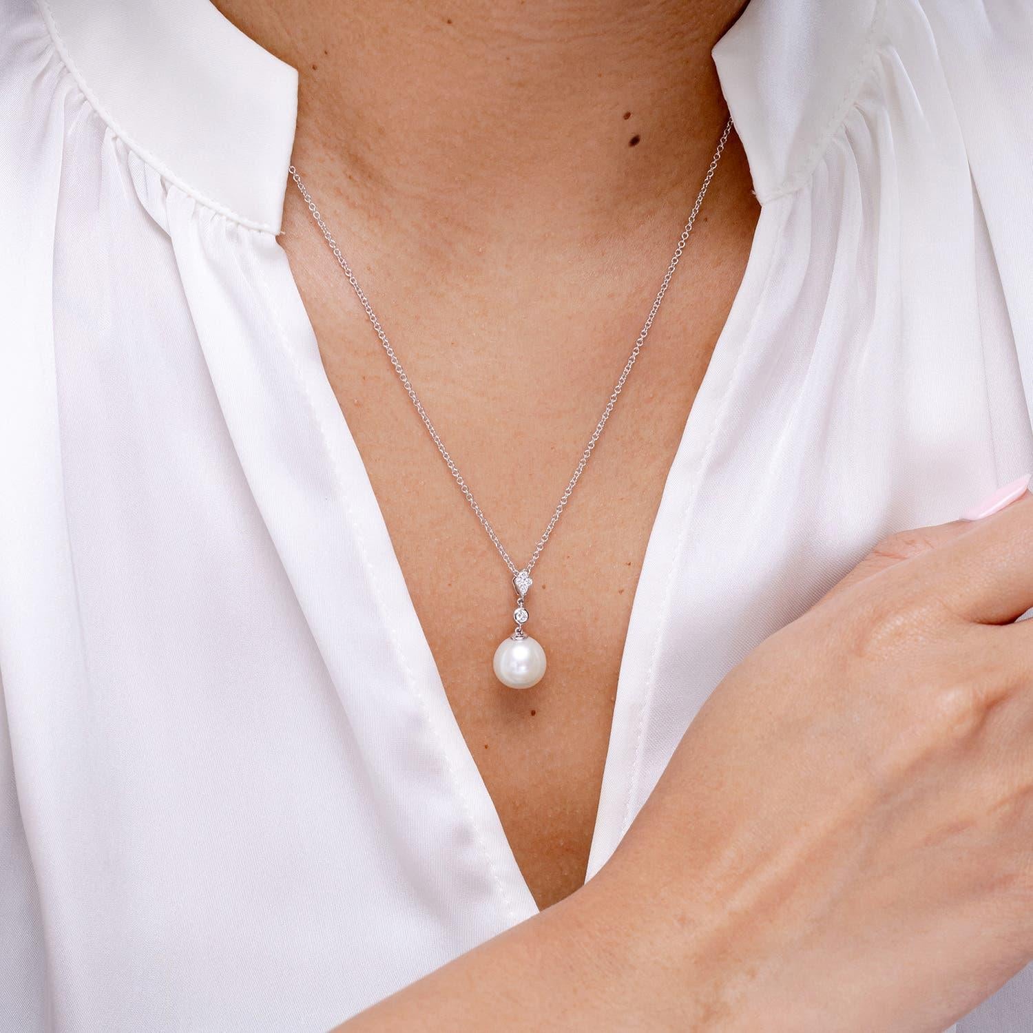 Modern Angara Classic Freshwater Cultured Pearl Pendant with Diamonds in 14K Solid Gold For Sale