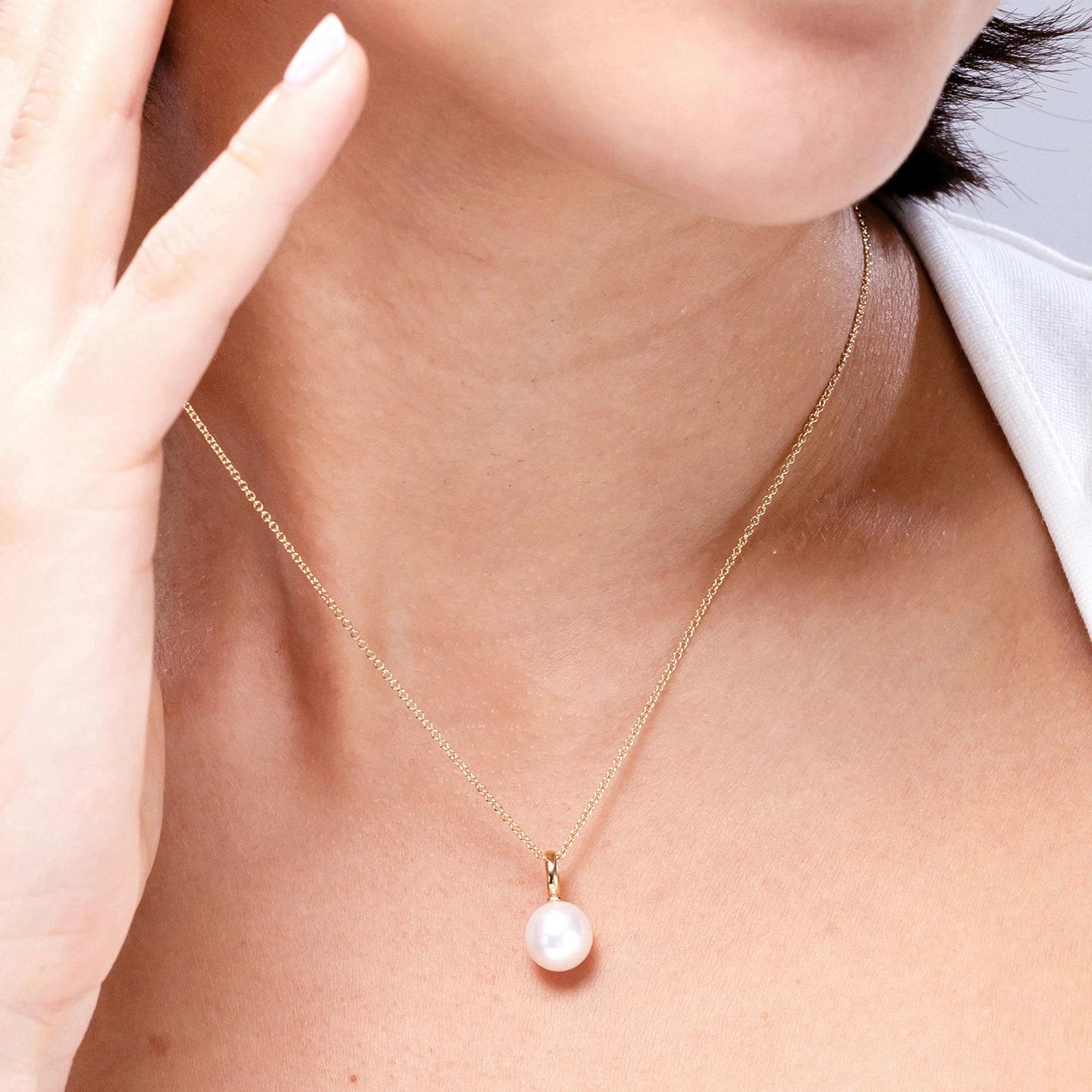 Moderno Ciondolo solitario con perla d'acqua dolce di Angara Classic in platino in vendita