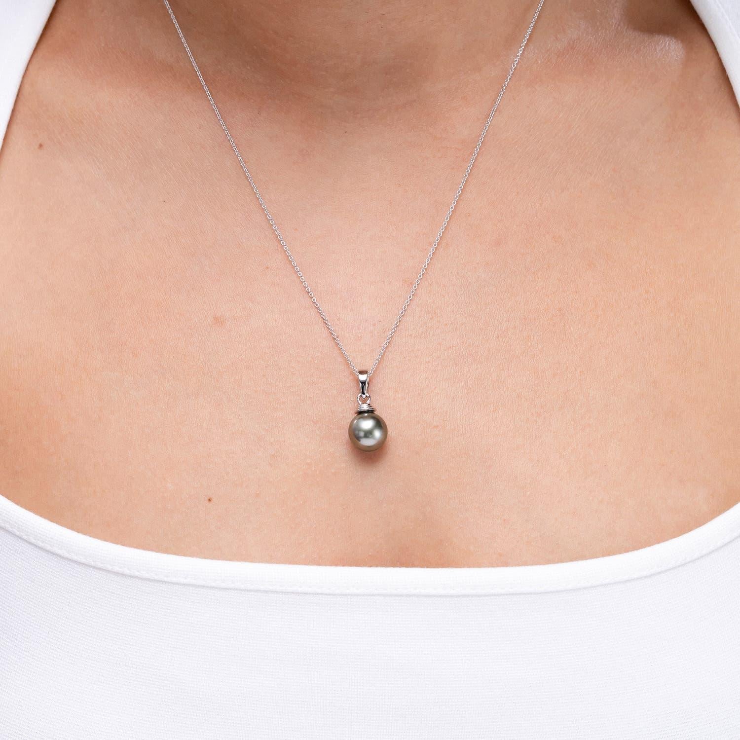 Modern Angara Classic Solitaire Tahitian Cultured Pearl Pendant in 14K Solid Gold For Sale