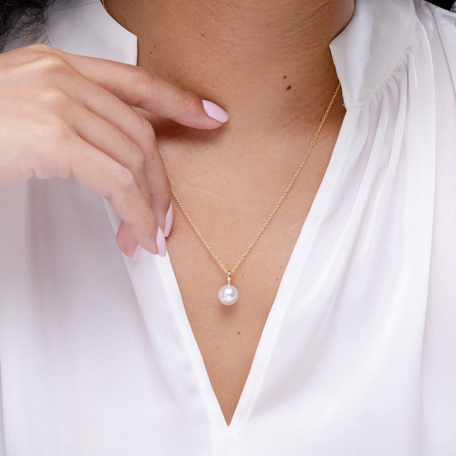 Modern Angara Classic South Sea Cultured Pearl Solitaire Pendant in 14K Solid Gold For Sale