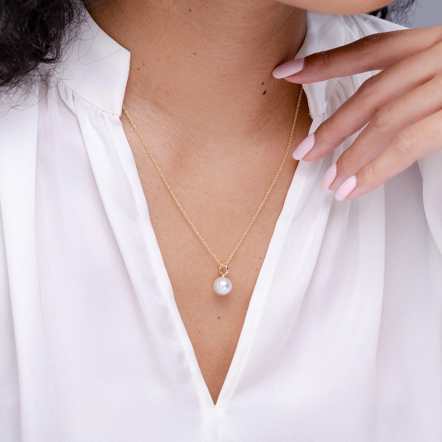 Round Cut Angara Classic South Sea Cultured Pearl Solitaire Pendant in 14K Solid Gold For Sale