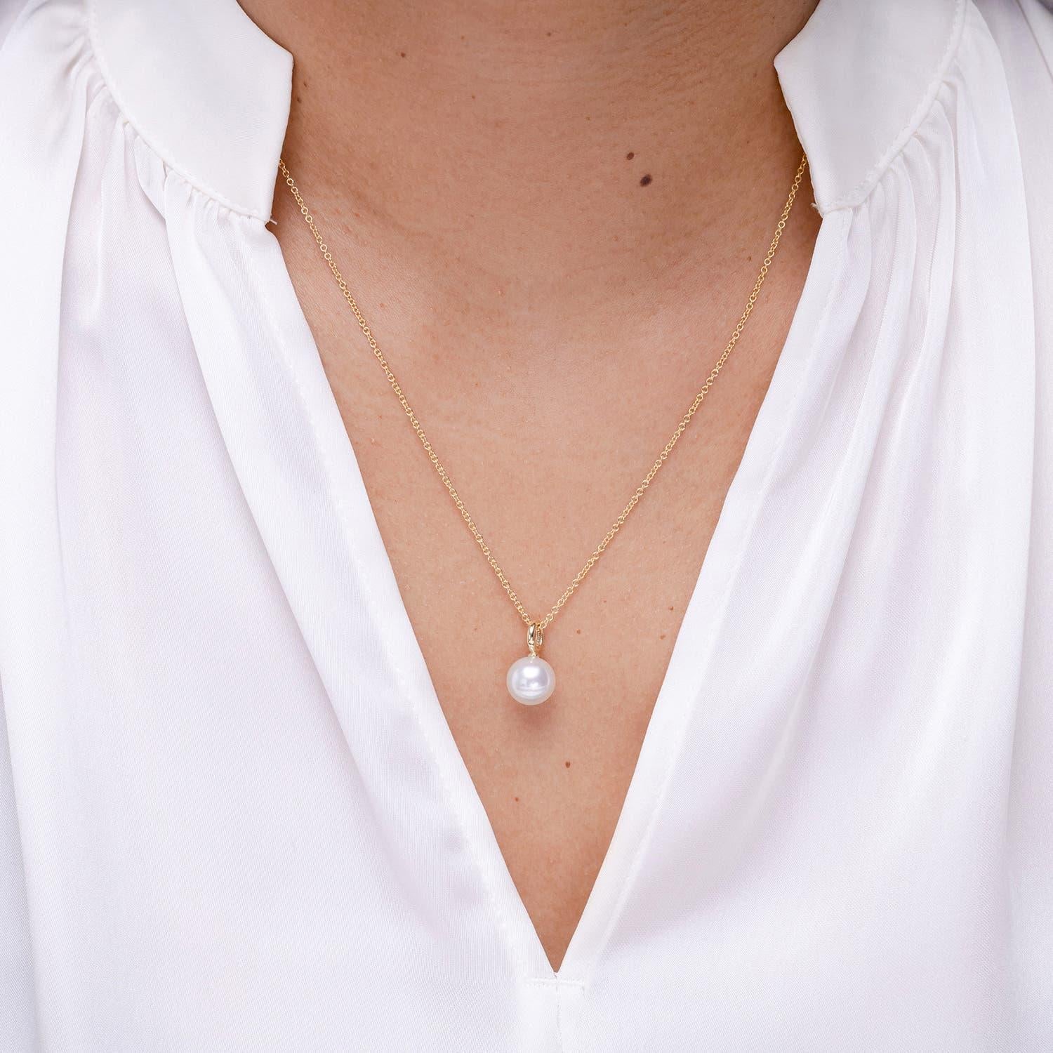Angara Classic South Sea Cultured Pearl Solitaire Pendant in 14K Solid Gold In New Condition For Sale In Los Angeles, CA