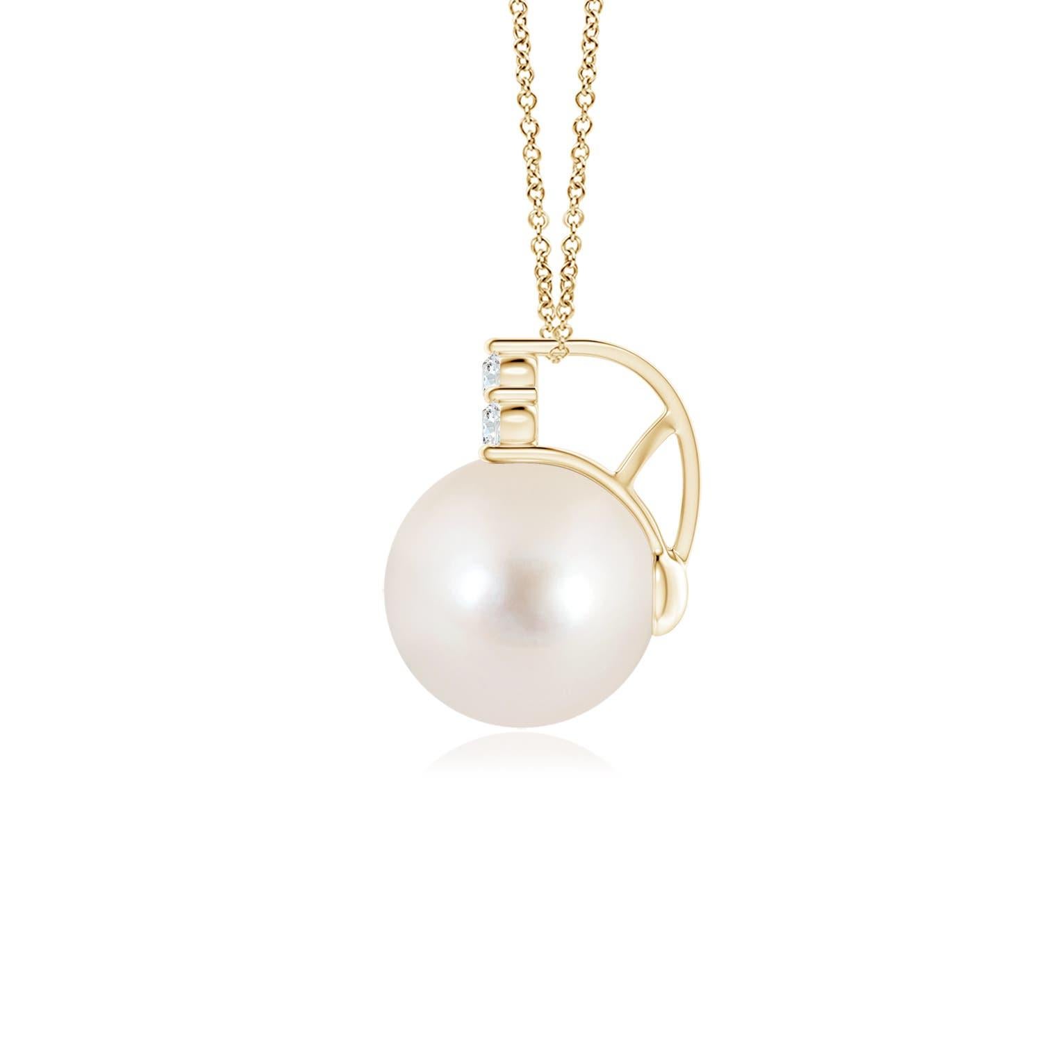 Une magnifique perle de culture d'eau douce est surmontée d'un éblouissant trio de diamants. Ce pendentif perle élégant et classique est réalisé en or jaune 14k.
La perle de culture d'eau douce est la pierre de naissance du mois de juin et le cadeau