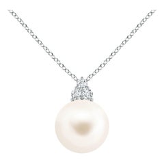 Colgante Angara de perla cultivada de agua dulce y trío de diamantes en platino para mujer
