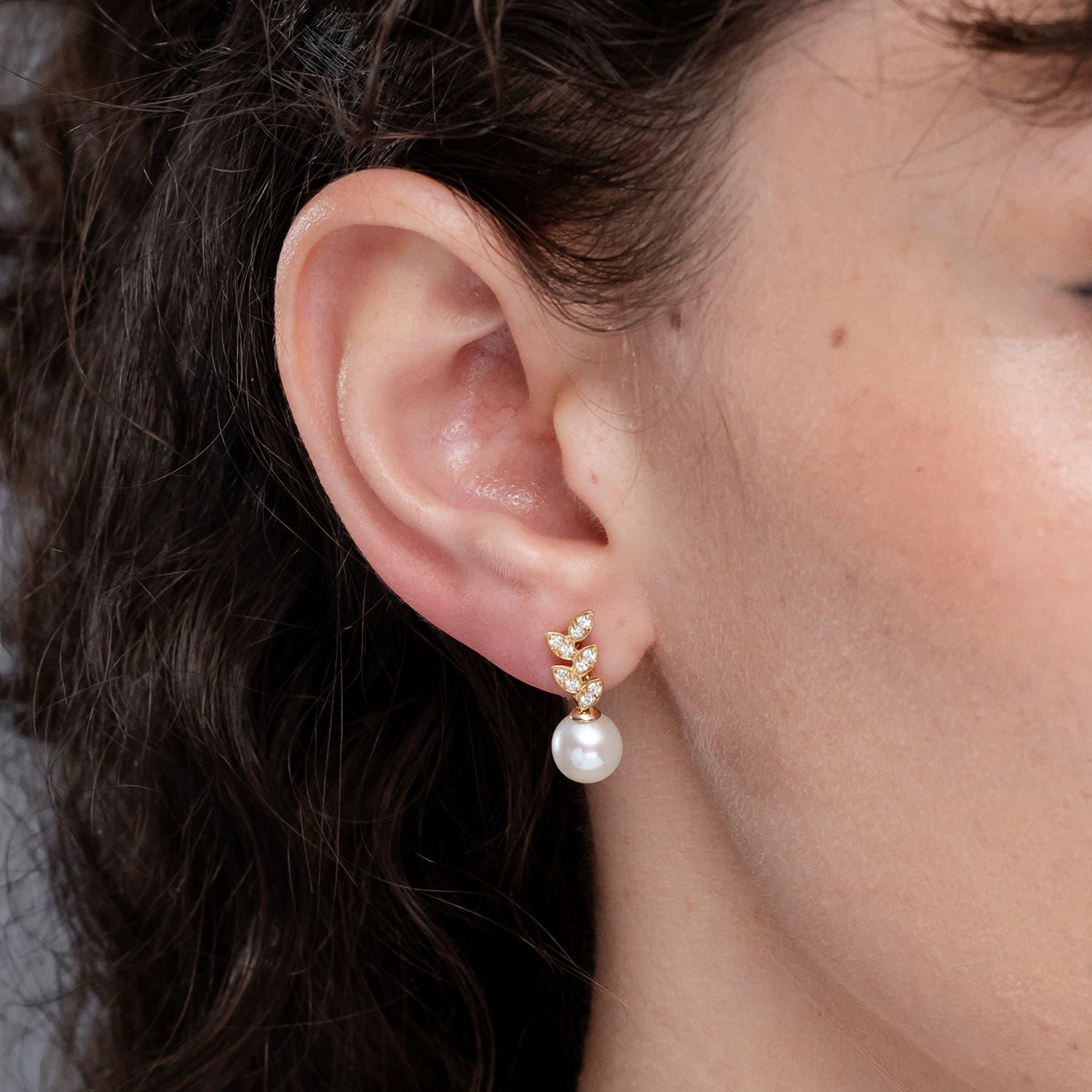 Moderne Angara - Boucles d'oreilles feuilles de perles de culture d'eau douce et de diamants en or massif 14K en vente