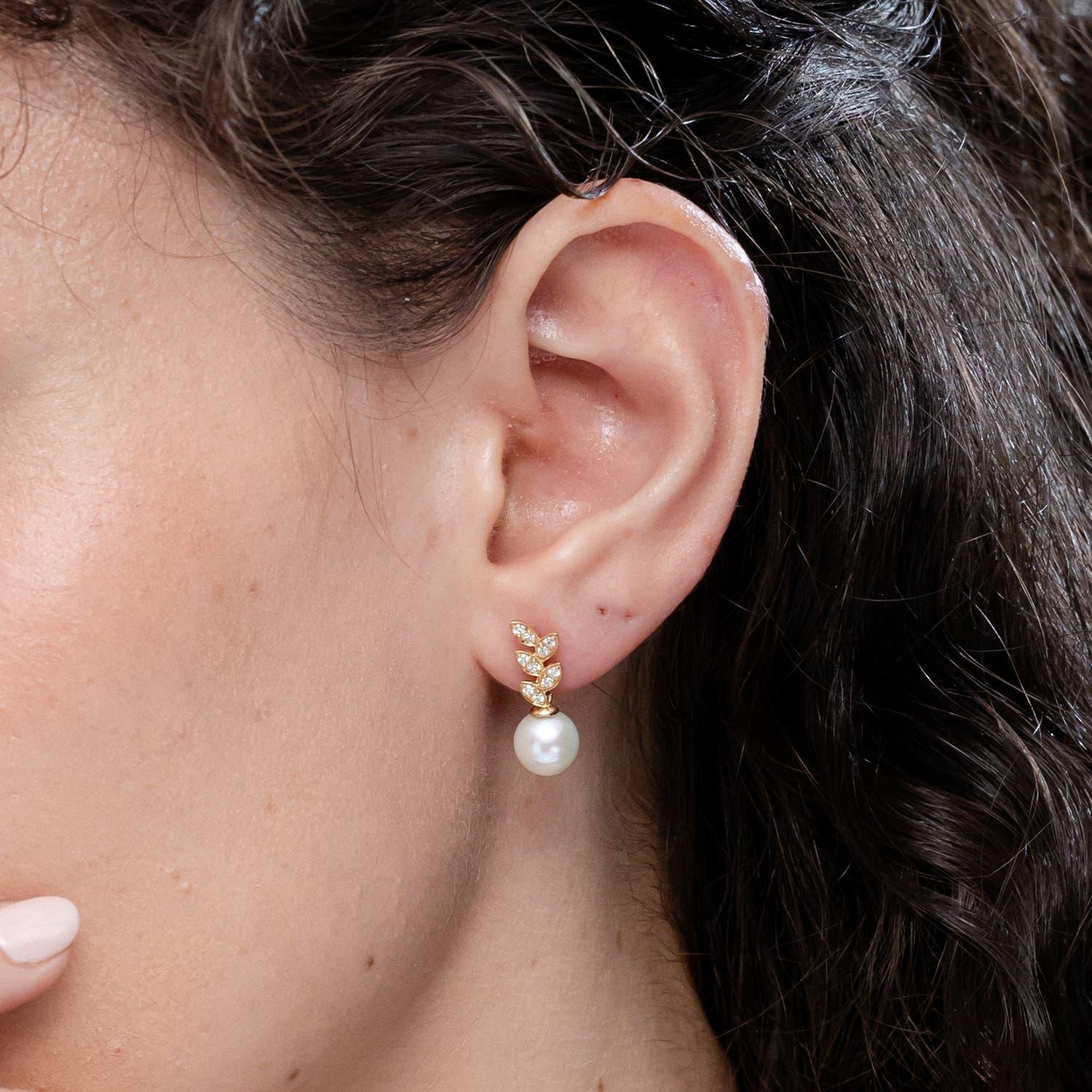 Taille ronde Angara - Boucles d'oreilles feuilles de perles de culture d'eau douce et de diamants en or massif 14K en vente
