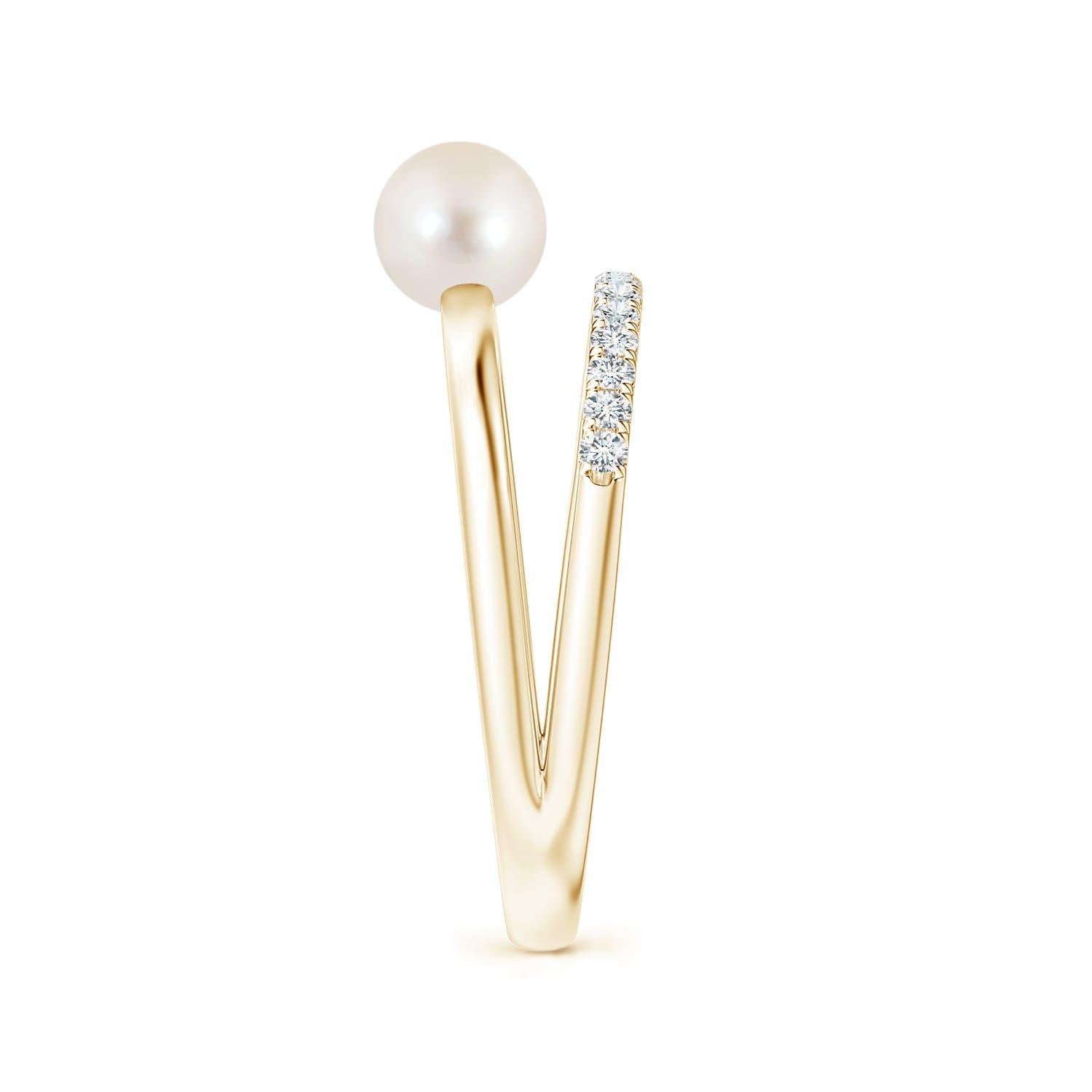 Taille ronde Angara Bague à double tige en or massif 14 carats avec perles de culture d'eau douce et diamants en vente