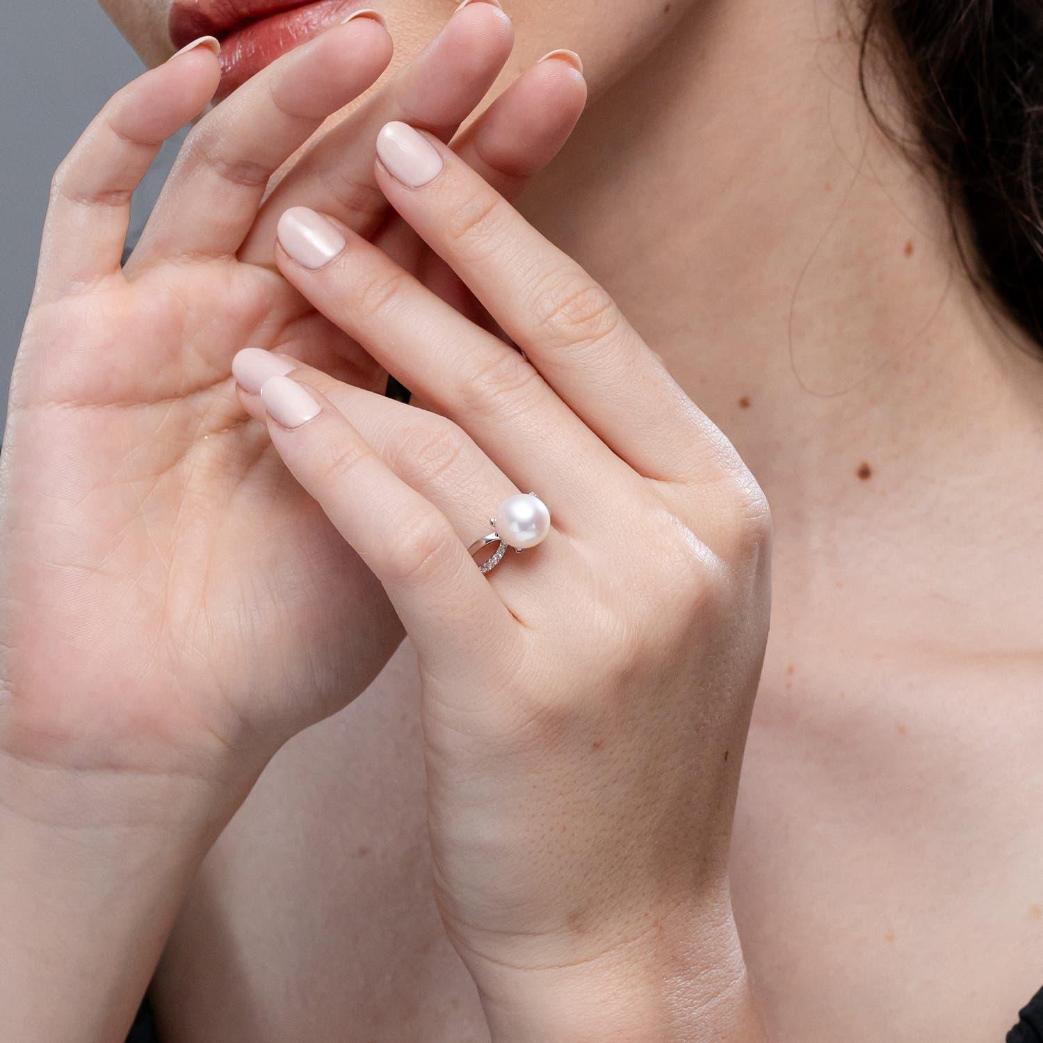 Round Cut Angara Freshwater Cultured Pearl Infinity Ring in 14K Solid Gold for Women For Sale