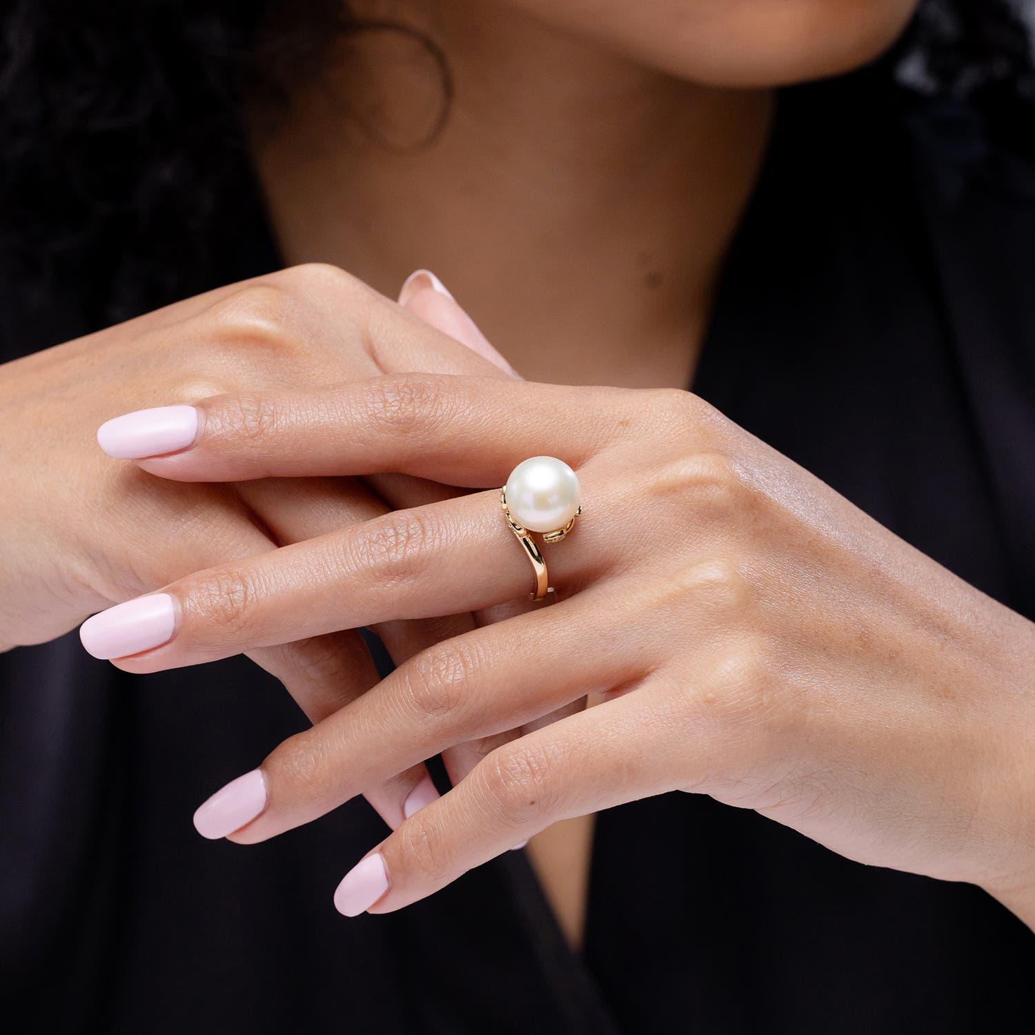 Modern Angara Freshwater Cultured Pearl Olive Leaf Bypass Ring in 14K Solid Gold For Sale