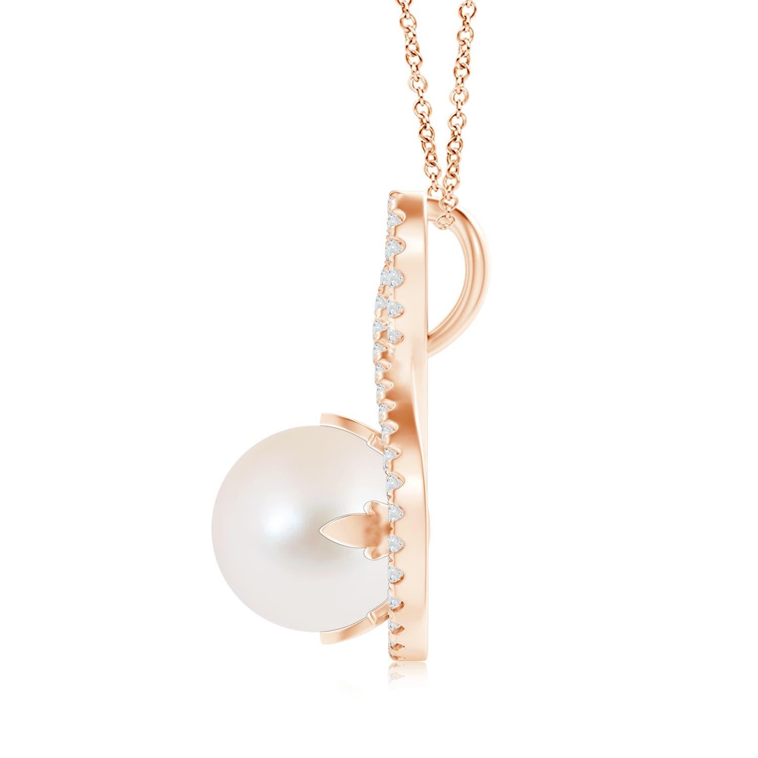 Für einen formellen, aber glamourösen Look wählen Sie diesen Perlen-Solitär-Anhänger aus 14 Karat Roségold. Diamanten schmücken den unendlichen Twist-Rahmen, in dem eine glänzende, runde, mit Stiften besetzte Süßwasser-Zuchtperle in Weiß sitzt.