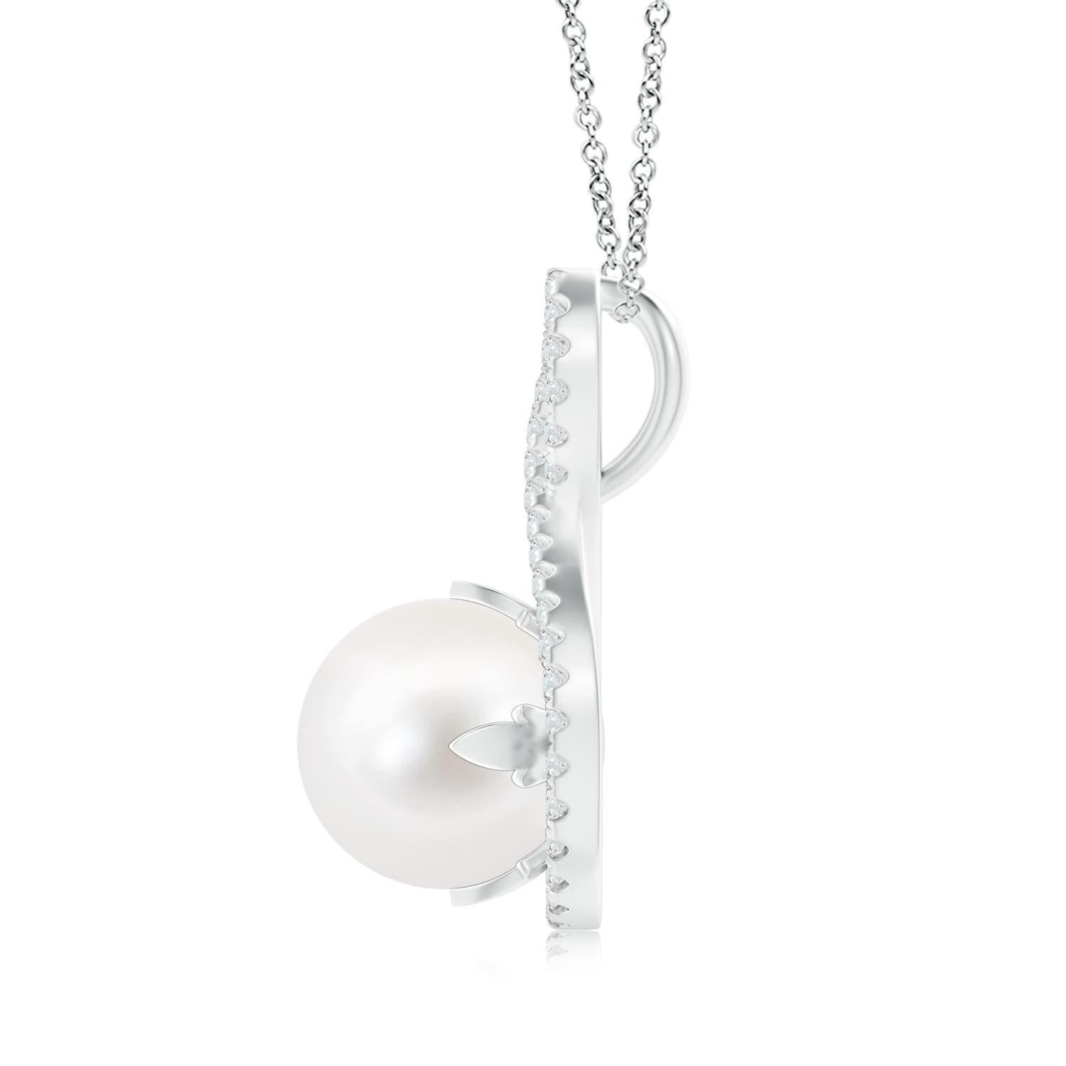 Für einen formellen, aber glamourösen Look wählen Sie diesen Perlen-Solitär-Anhänger aus 14 Karat Weißgold. Diamanten schmücken den unendlichen Twist-Rahmen, in dem eine glänzende, runde, mit Stiften besetzte Süßwasser-Zuchtperle in Weiß sitzt.