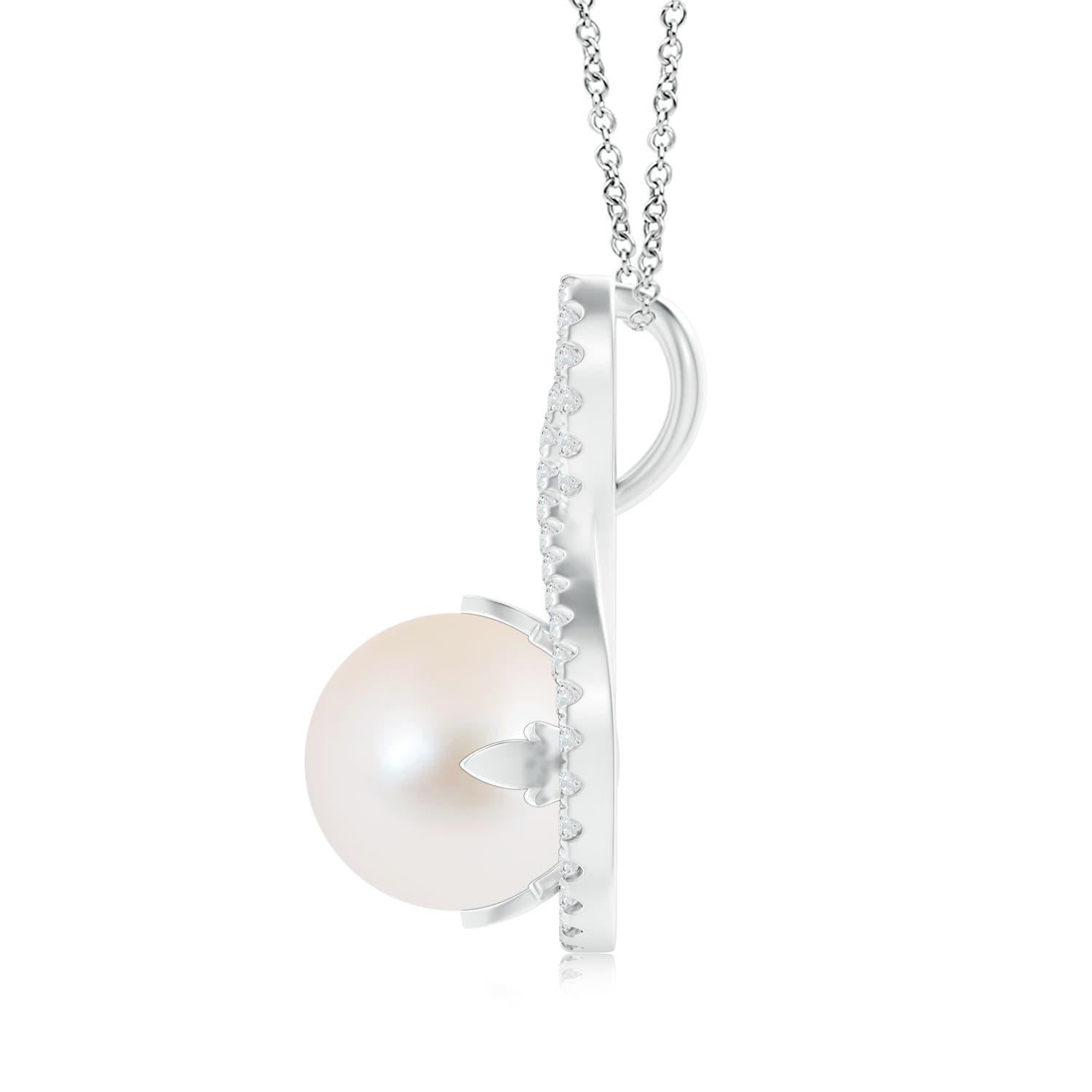 Für einen formellen, aber glamourösen Look wählen Sie diesen Perlen-Solitär-Anhänger aus 14 Karat Weißgold. Diamanten schmücken den unendlichen Twist-Rahmen, in dem eine glänzende, runde, mit Stiften besetzte Süßwasser-Zuchtperle in Weiß sitzt.