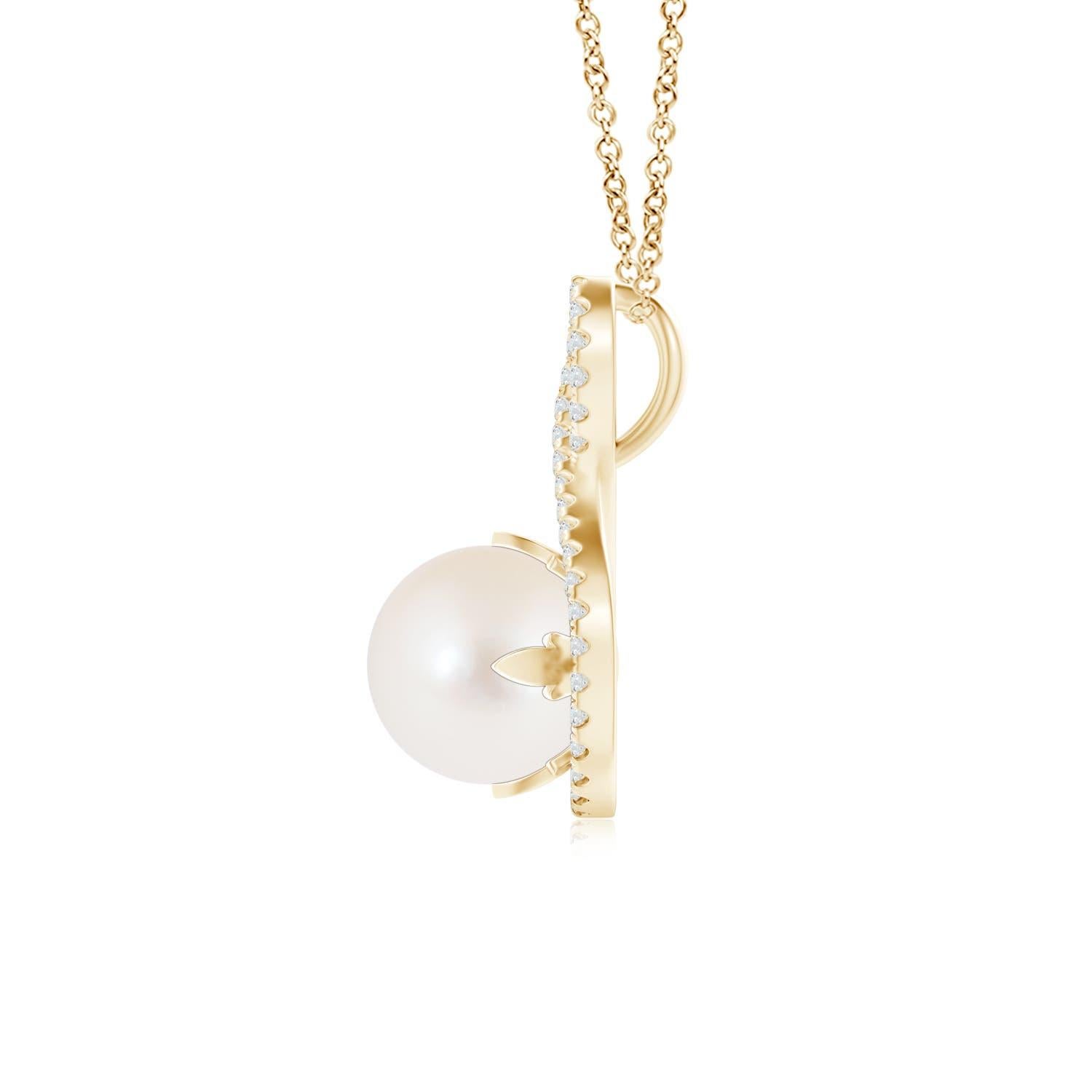 Para un look formal pero glamuroso, elige este colgante solitario de perla en oro amarillo de 14 quilates. Los diamantes adornan el marco de giro infinito, dentro del cual se encuentra una lustrosa perla cultivada de agua dulce redonda engarzada en
