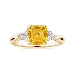 Angara Gia Bague en or jaune avec saphir jaune taille émeraude et diamants certifiés