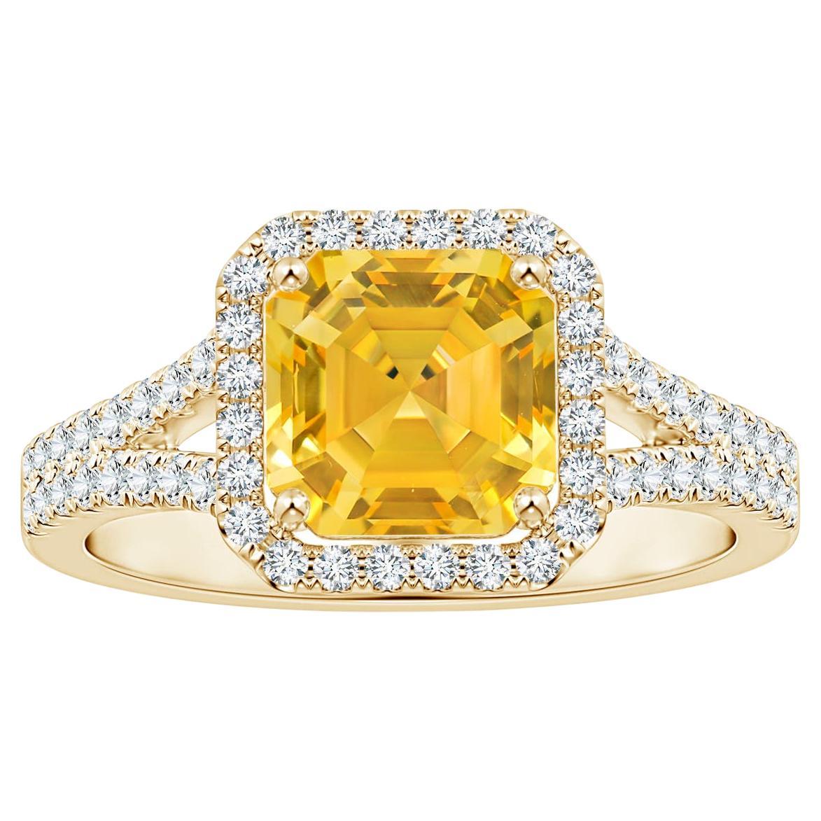 Angara Gia Halo-Ring aus Gelbgold mit zertifiziertem gelbem Saphir im Smaragdschliff