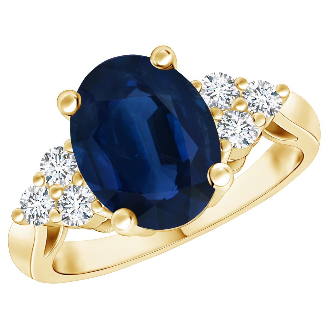 Angara Gia Gelbgoldring mit zertifiziertem natürlichem blauem Saphir und drei Diamanten