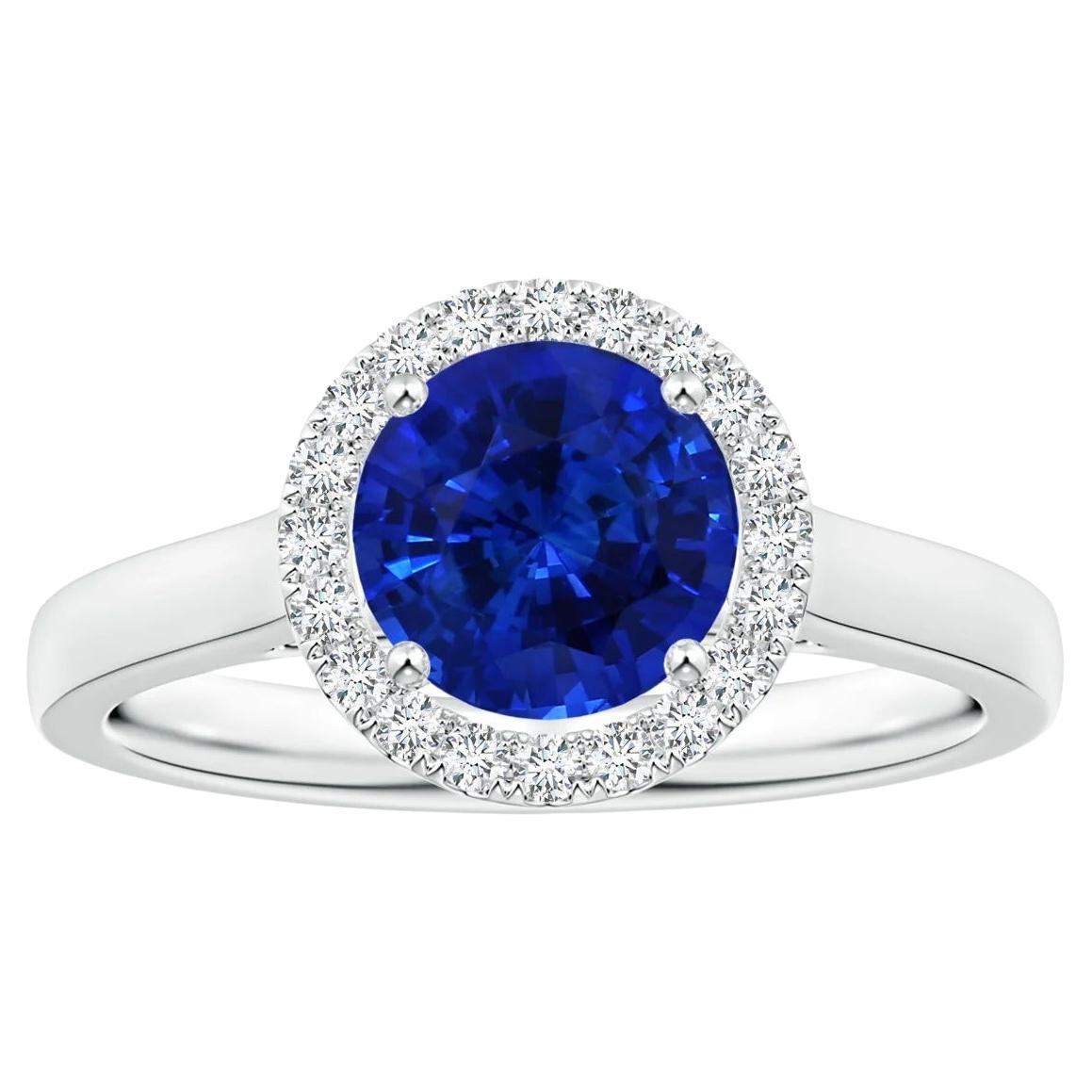 Angara Gia Bague en or blanc avec saphir bleu rond certifié naturel et halo