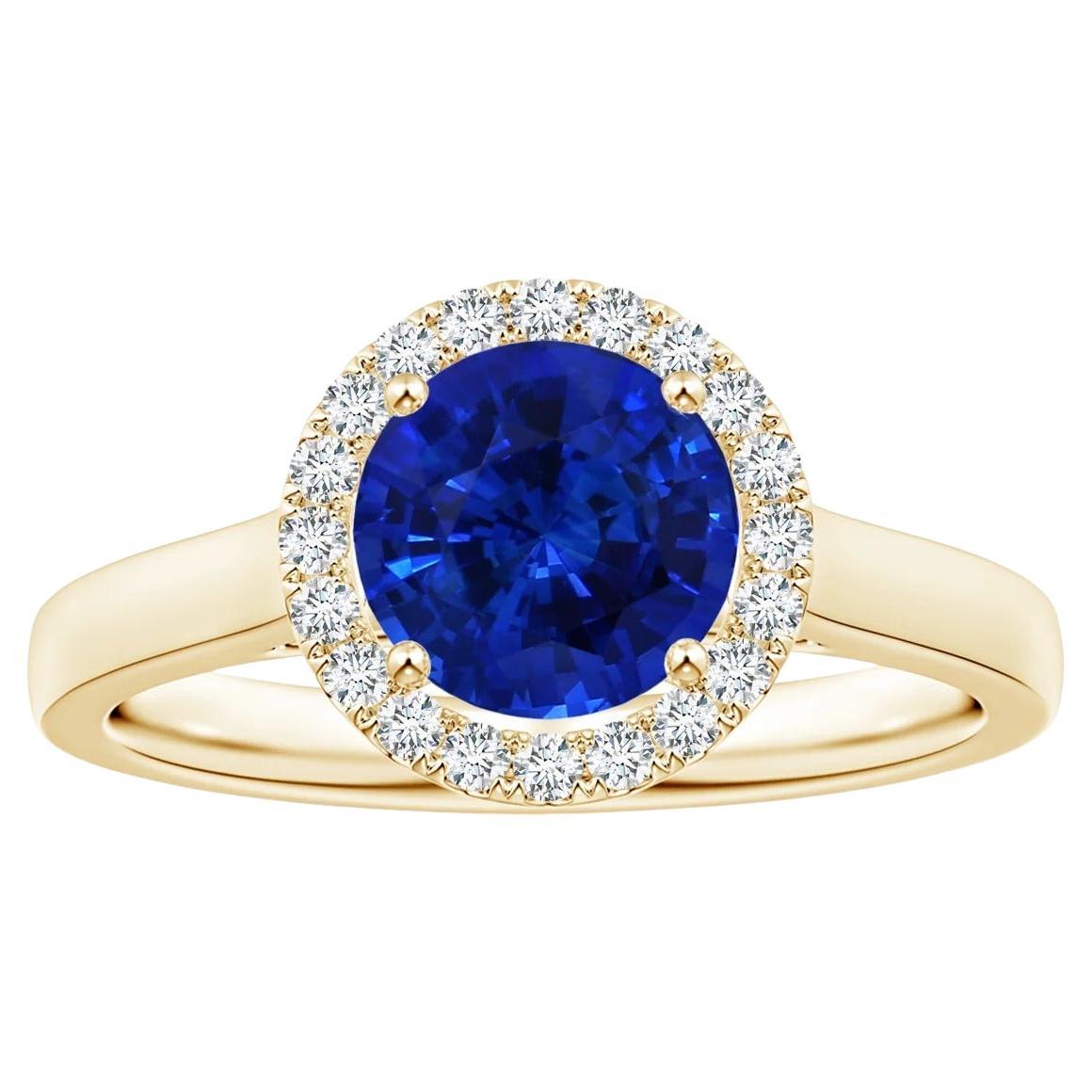 Angara Gia Bague en or jaune avec saphir bleu rond certifié naturel et halo