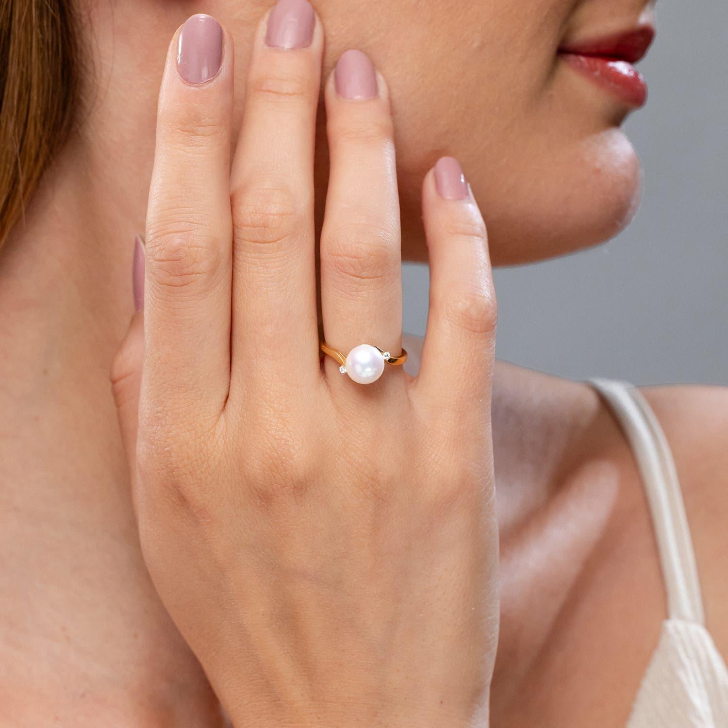 Moderne Bague bypass en or massif 14K avec perles de culture japonaises d'Akoya et diamants Angara en vente