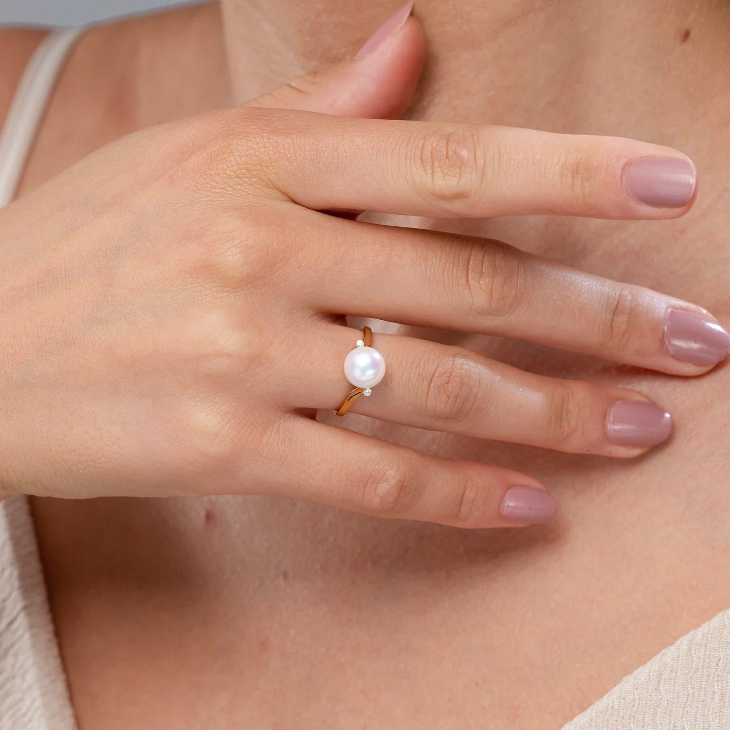 Taille ronde Bague bypass en or massif 14K avec perles de culture japonaises d'Akoya et diamants Angara en vente