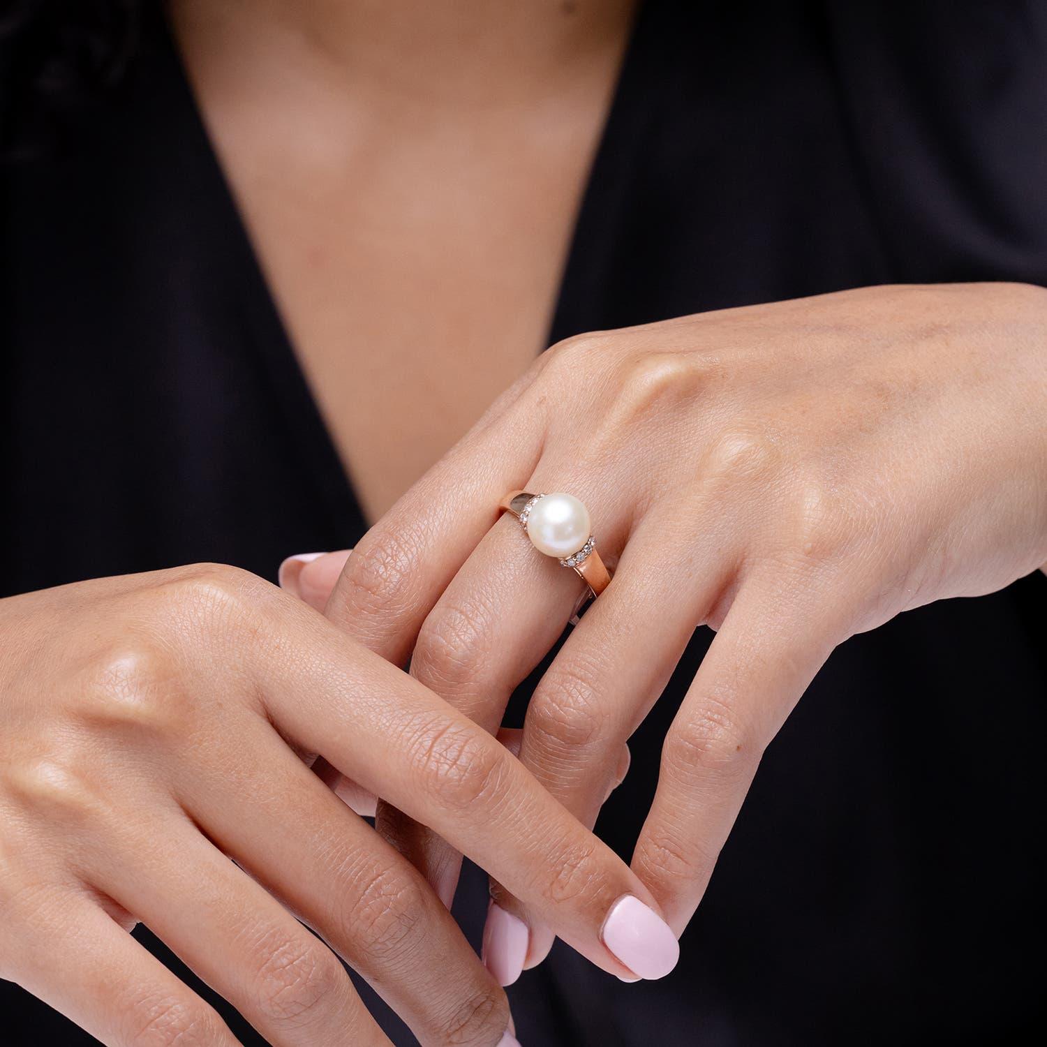 Anillo de collar de perlas cultivadas Akoya japonesas Angara con diamantes en oro macizo de 14 quilates Moderno en venta