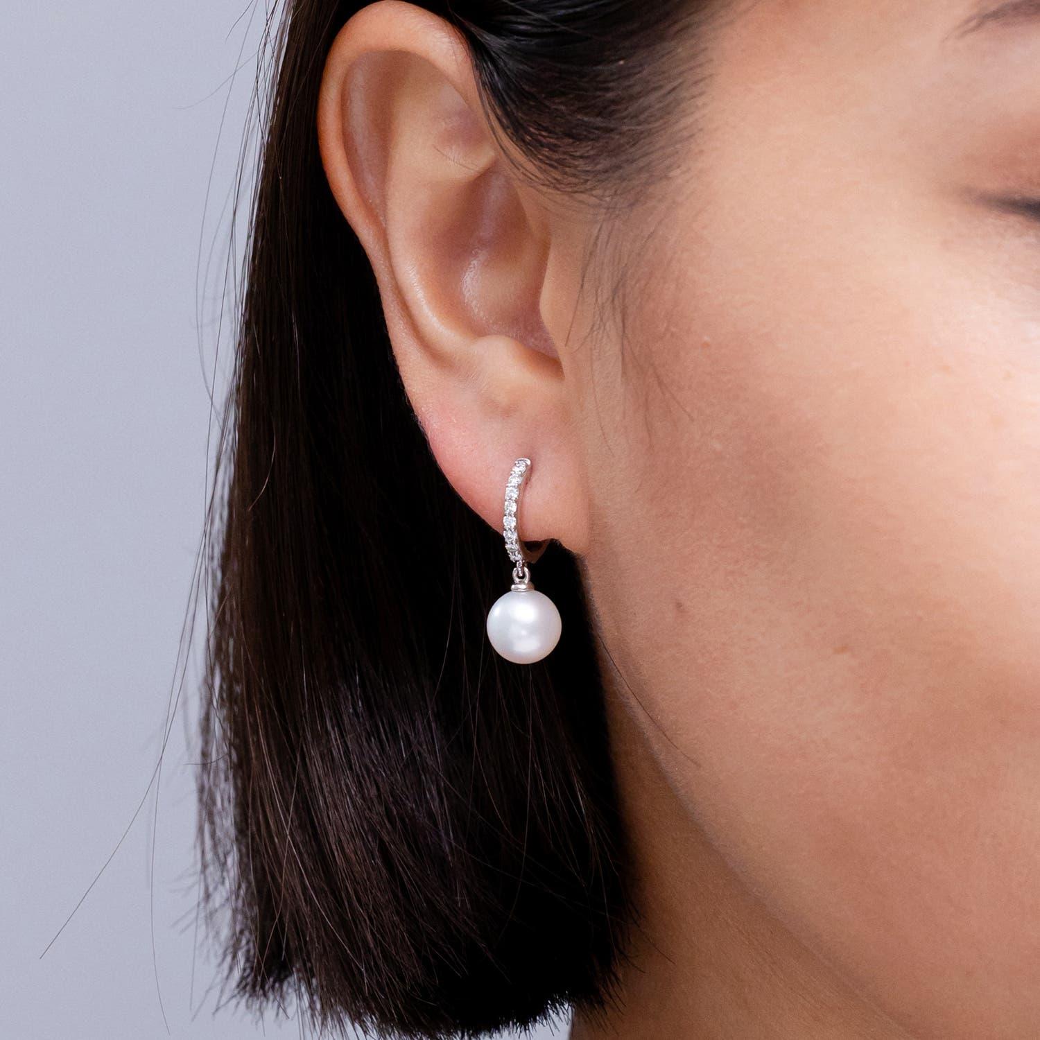 Taglio rotondo Angara Orecchini a cerchio con perle giapponesi coltivate Akoya in oro massiccio 14K in vendita