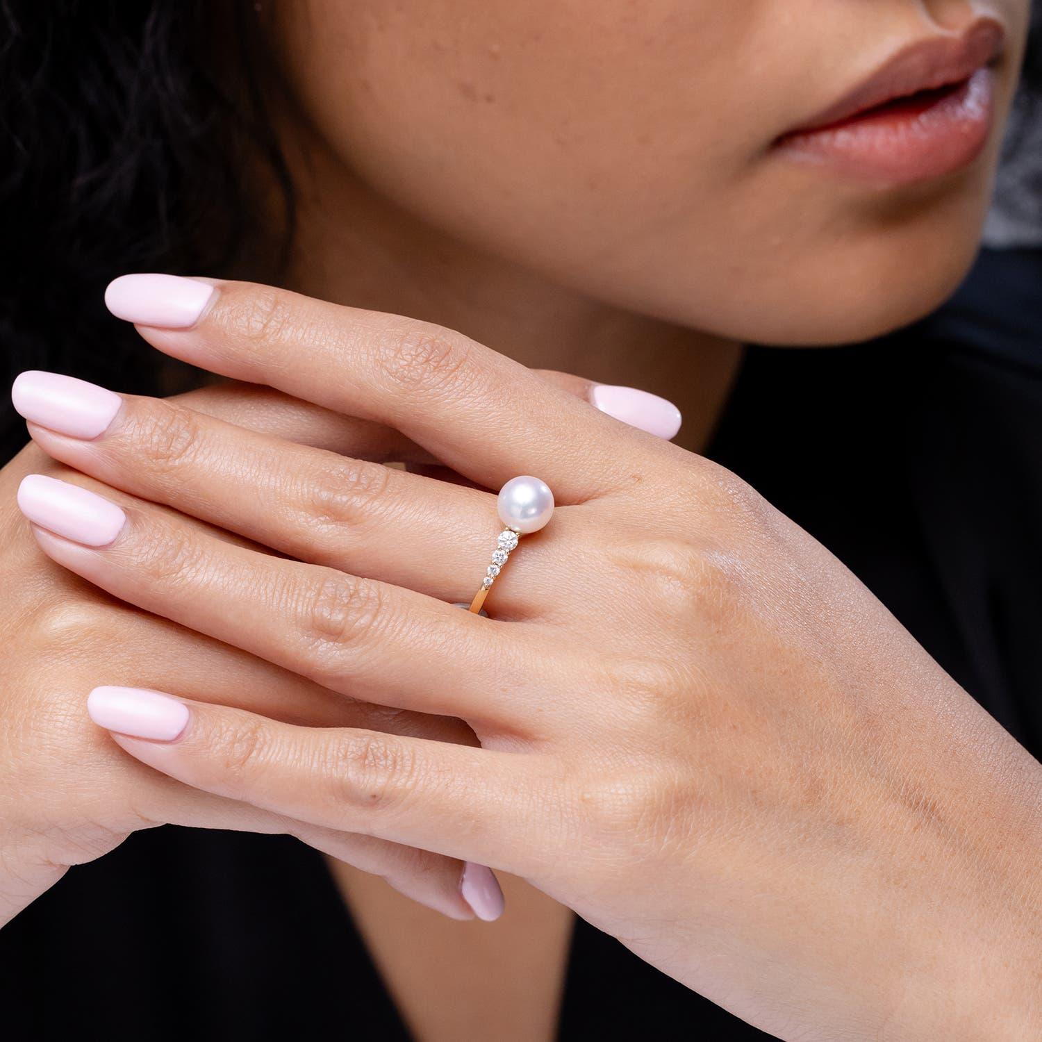 Anello Angara con perle coltivate giapponesi Akoya e diamanti in oro massiccio 14 carati In condizioni Nuovo in vendita a Los Angeles, CA