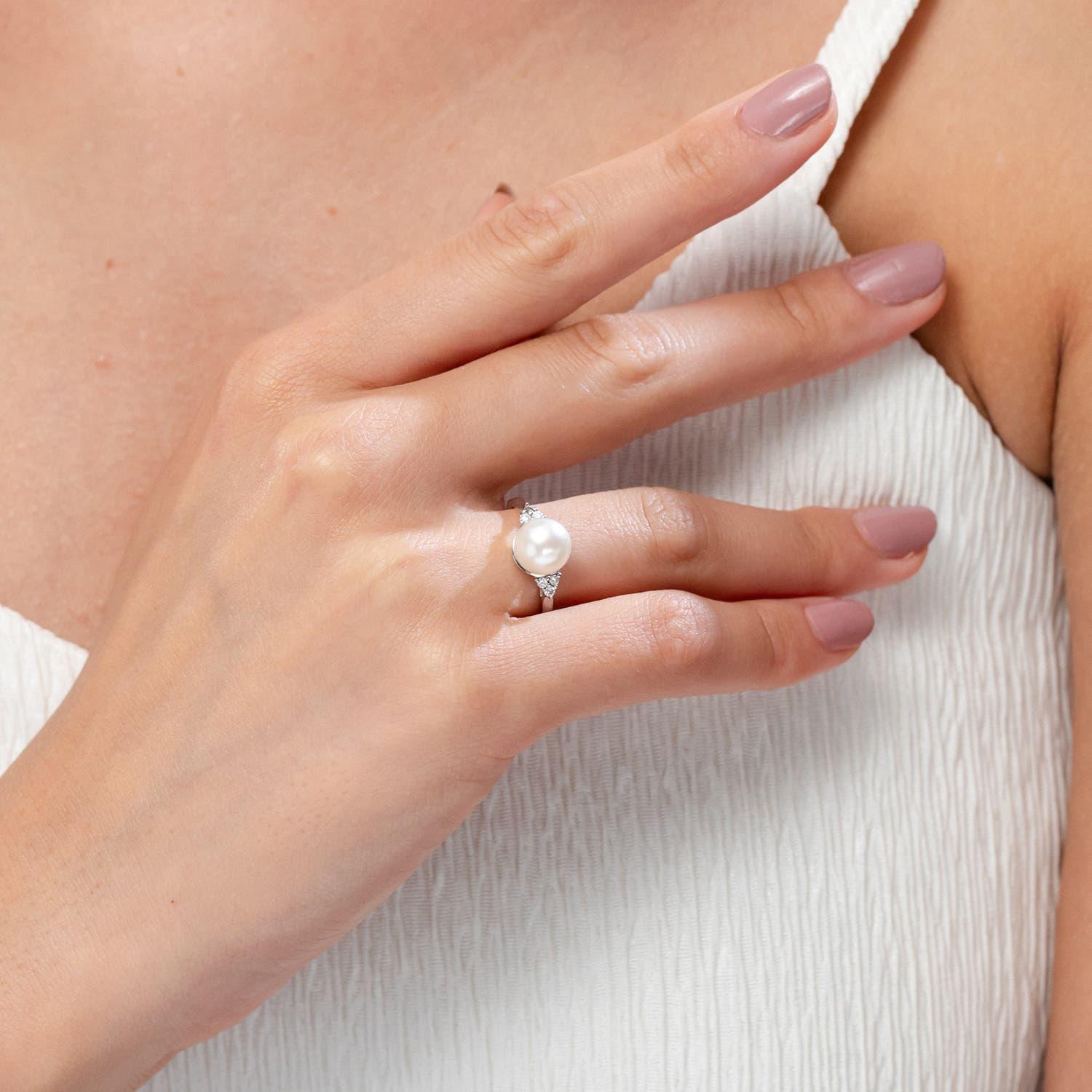 Moderne Bague Angara en or massif 14K avec perles de culture Akoya japonaises et Trio de diamants en vente