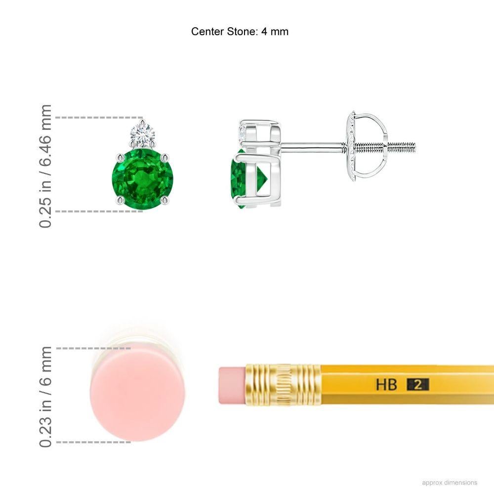 Diese atemberaubenden smaragdgrünen Solitär-Ohrstecker sind mit funkelnden Diamanten an der Basis akzentuiert. Sie sind aus 14-karätigem Weißgold gefertigt und zeichnen sich durch eine gelungene Kombination aus dem satten Grünton und dem