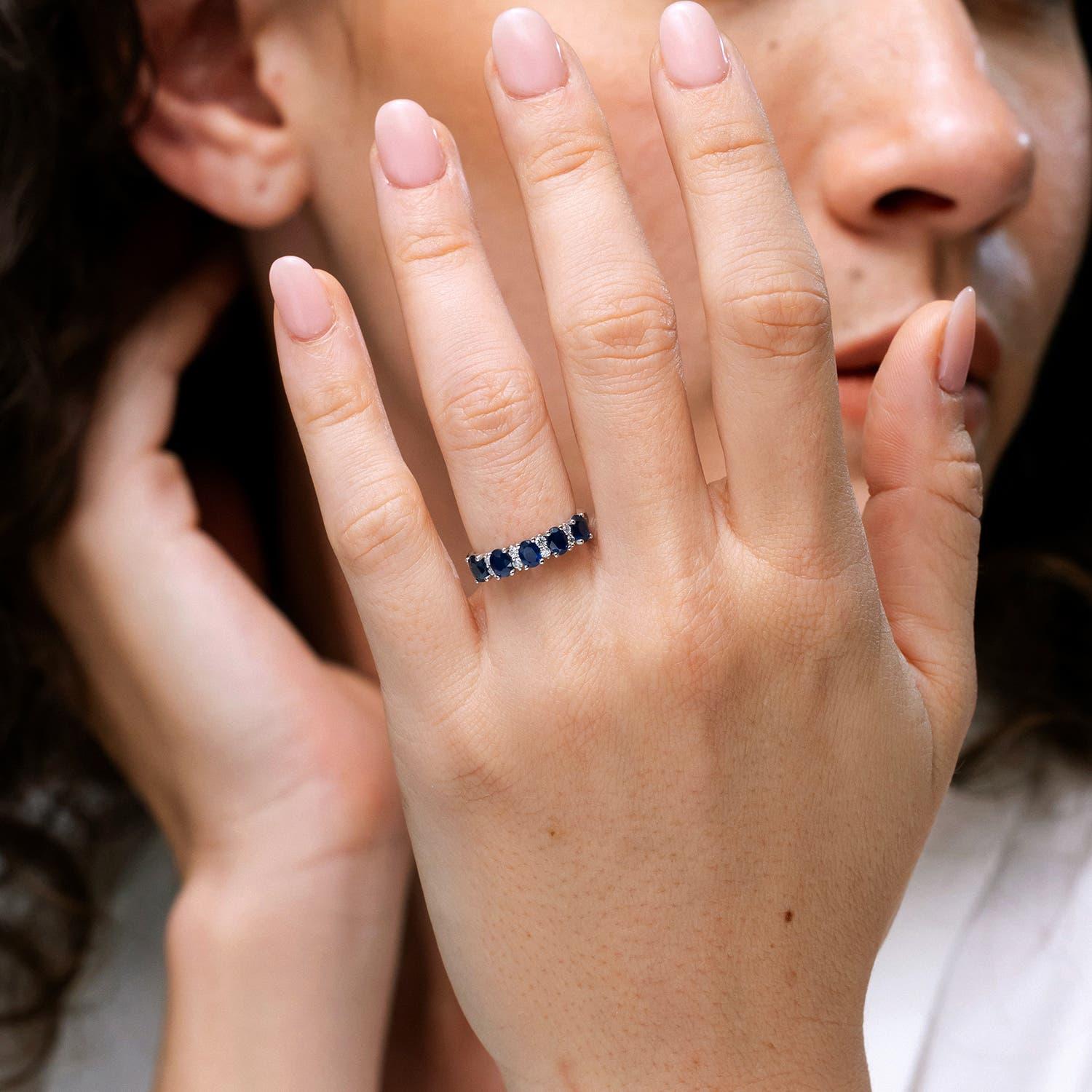 Angara natürlichen 1 ct blauer Saphir und Diamant Ehering in 14K massivem Gold im Zustand „Neu“ im Angebot in Los Angeles, CA