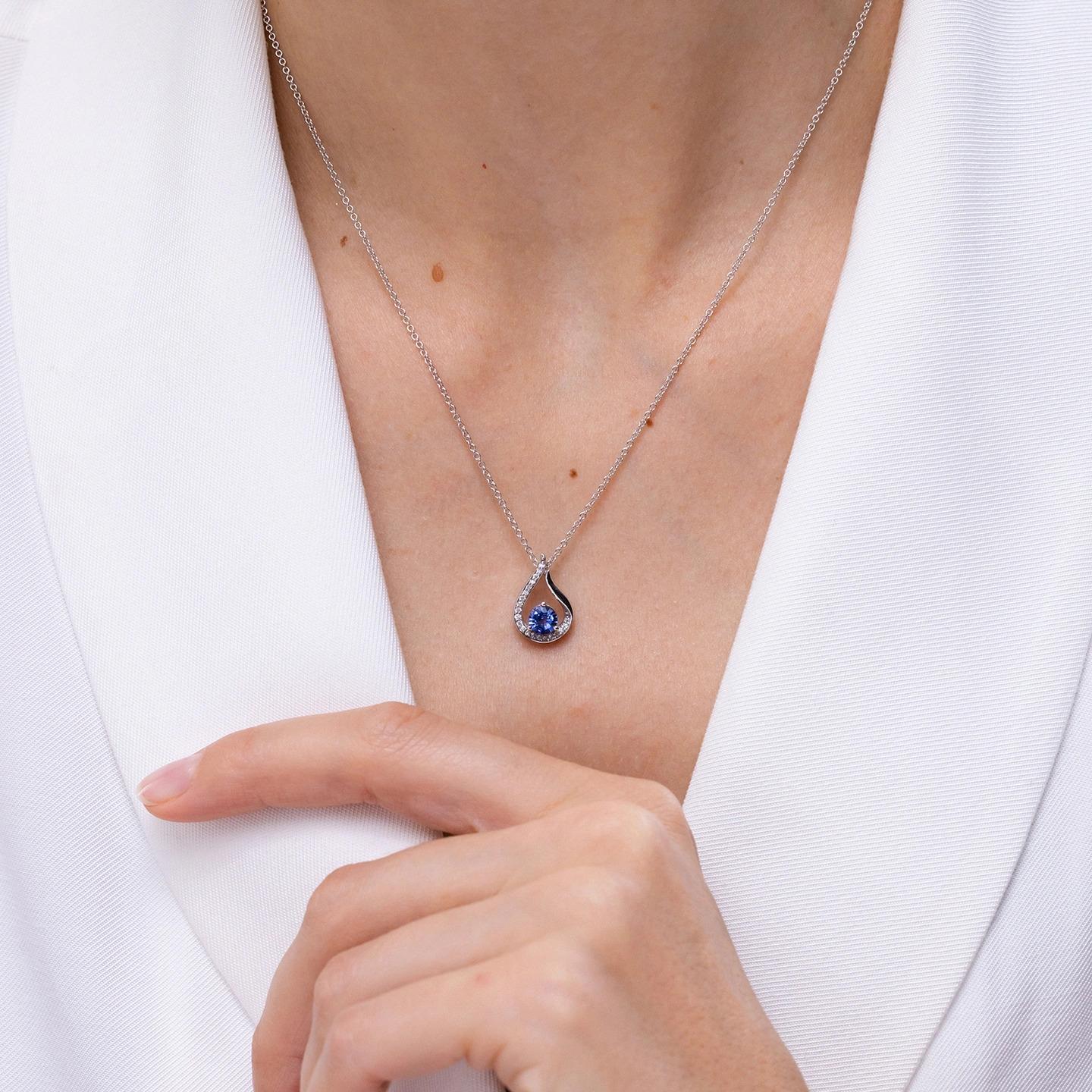 Angara Colgante Tulipán de Zafiro Azul Natural de 1 ct con Diamantes en Oro Amarillo de 14K Moderno en venta