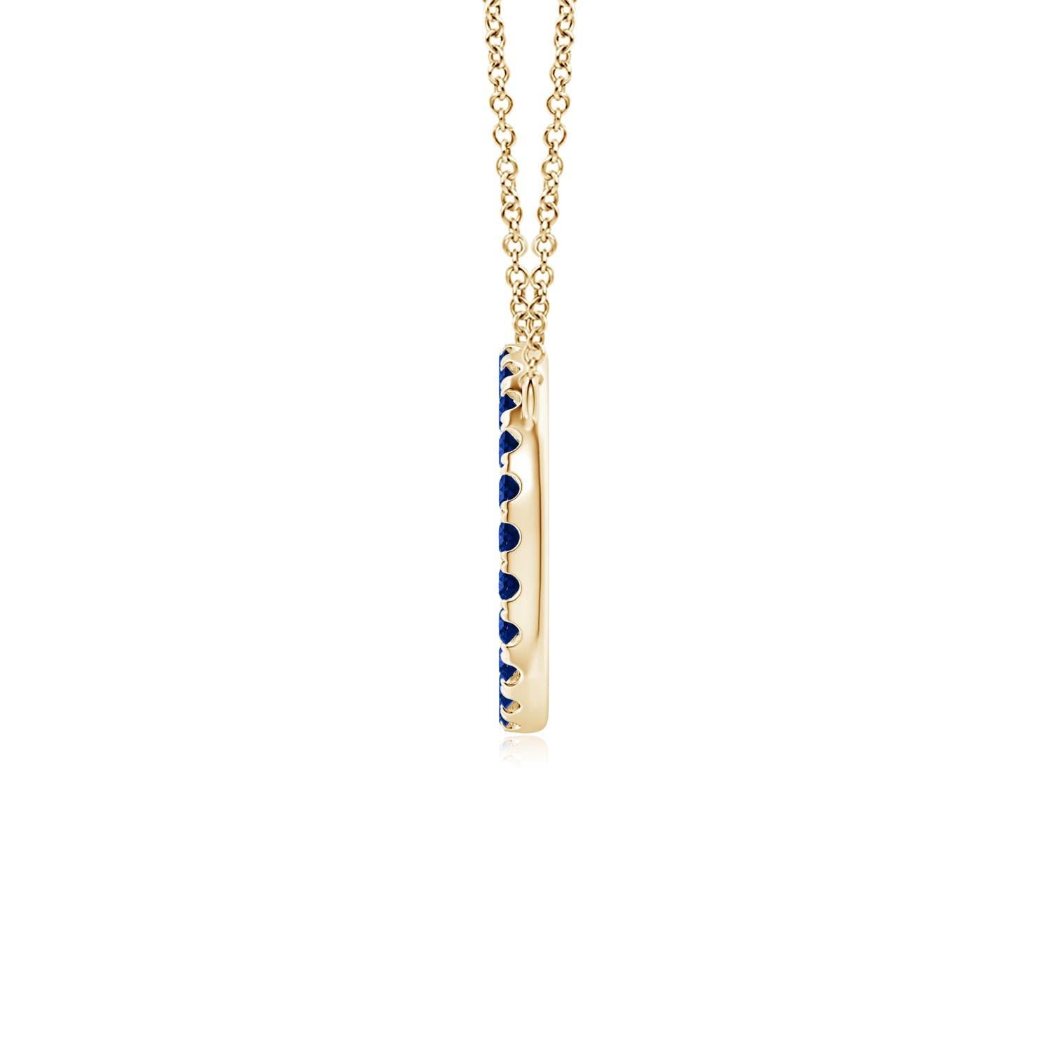 D'une élégance simple, ce pendentif éblouissant présente un cercle ouvert clouté de saphirs bleus. Les saphirs ronds sont magnifiques et semblent flotter sur la chaîne. Ce pendentif exquis en forme de cercle de saphir est réalisé en or jaune 14k.
Le