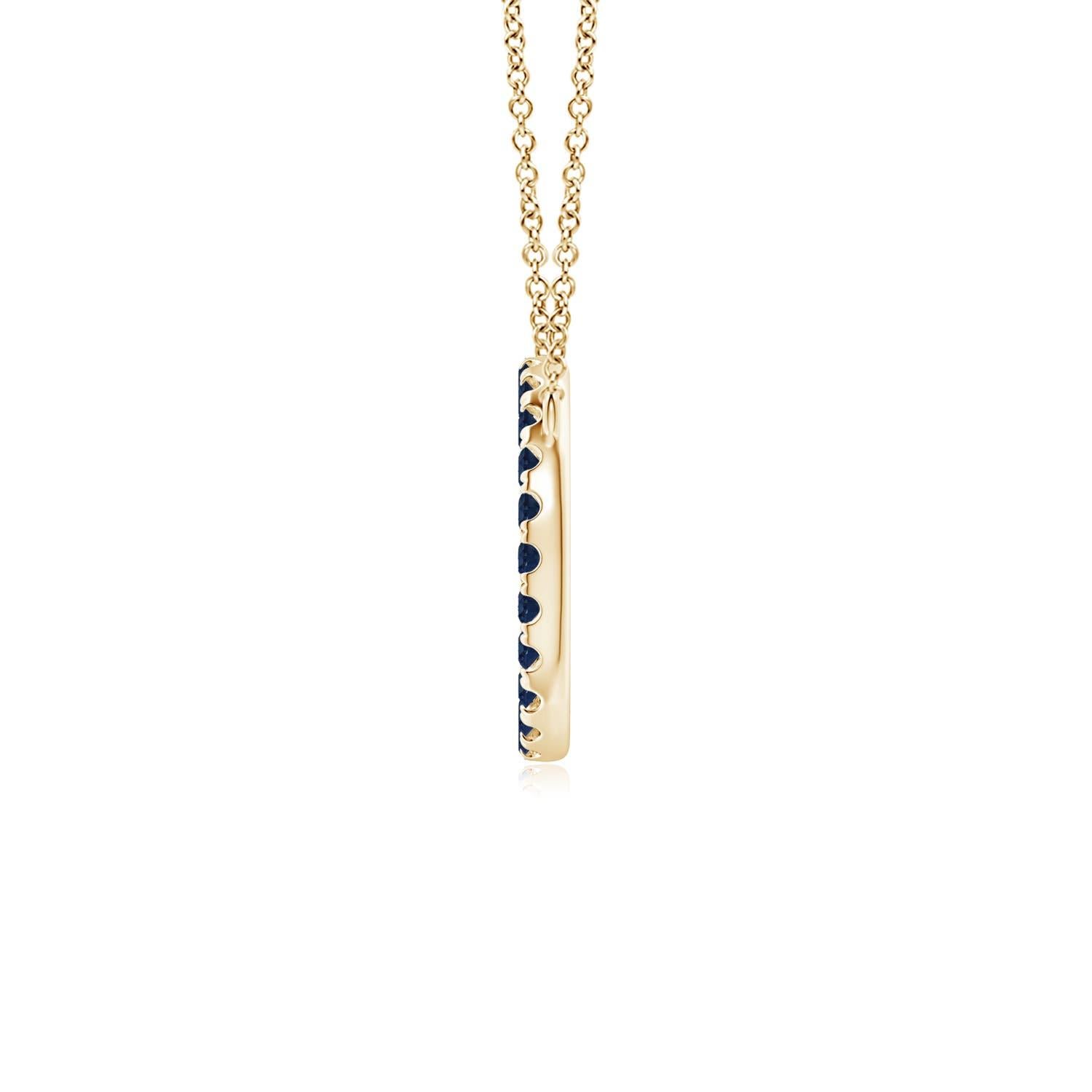 D'une élégance simple, ce pendentif éblouissant présente un cercle ouvert clouté de saphirs bleus. Les saphirs ronds sont magnifiques et semblent flotter sur la chaîne. Ce pendentif exquis en forme de cercle de saphir est réalisé en or jaune 14k.
Le