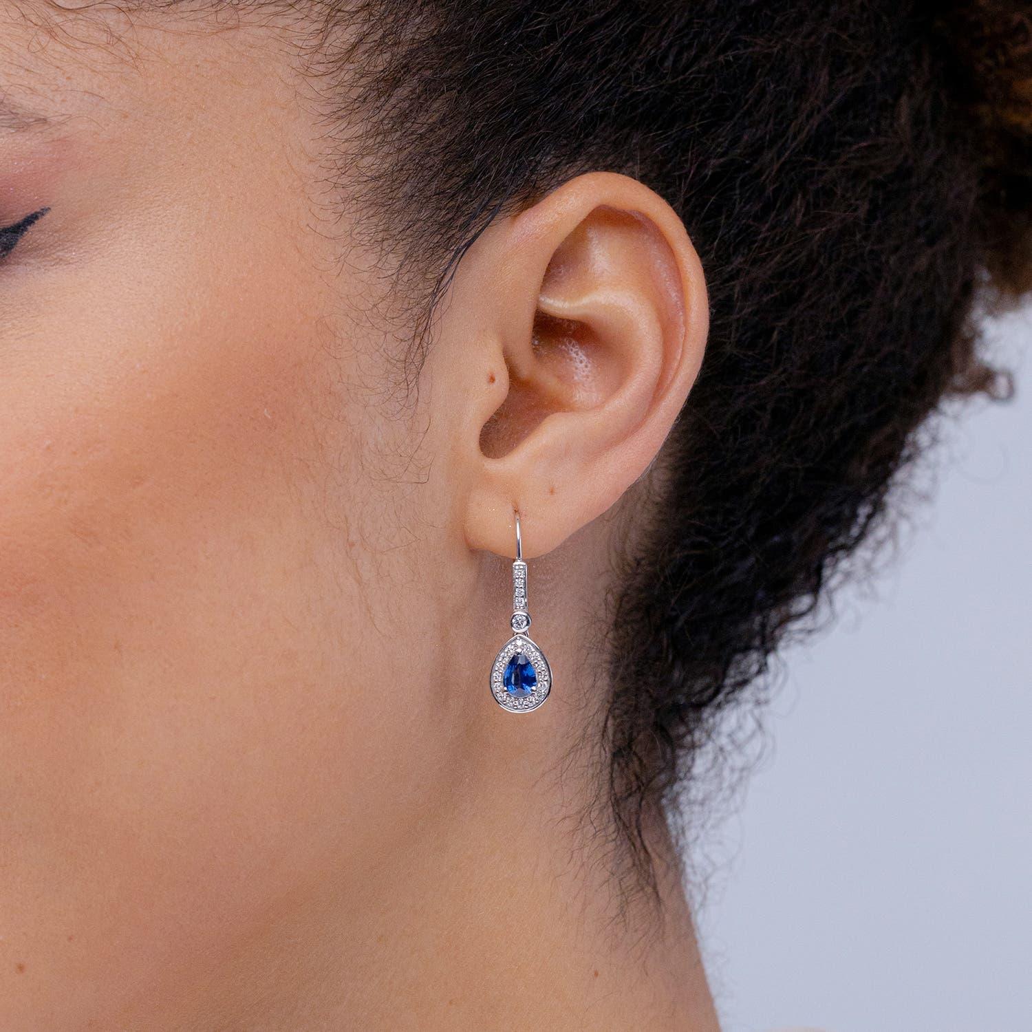 Moderne Angara - Boucles d'oreilles pendantes en or 14 carats, saphir bleu et diamant, 1,5 ct. en vente