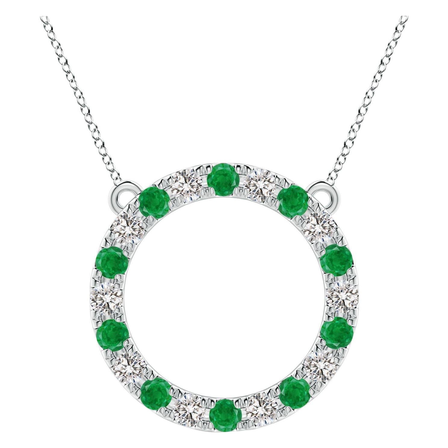 Angara Colgante de Eternidad de Esmeralda Natural de 1,5 ct y Diamante en Oro Blanco de 14 quilates