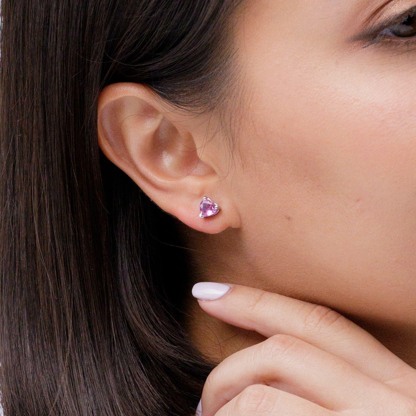 Angara Natural 1,6 ct rosa Saphir Solitär Herz Ohrstecker in 14K Gold (Moderne) im Angebot