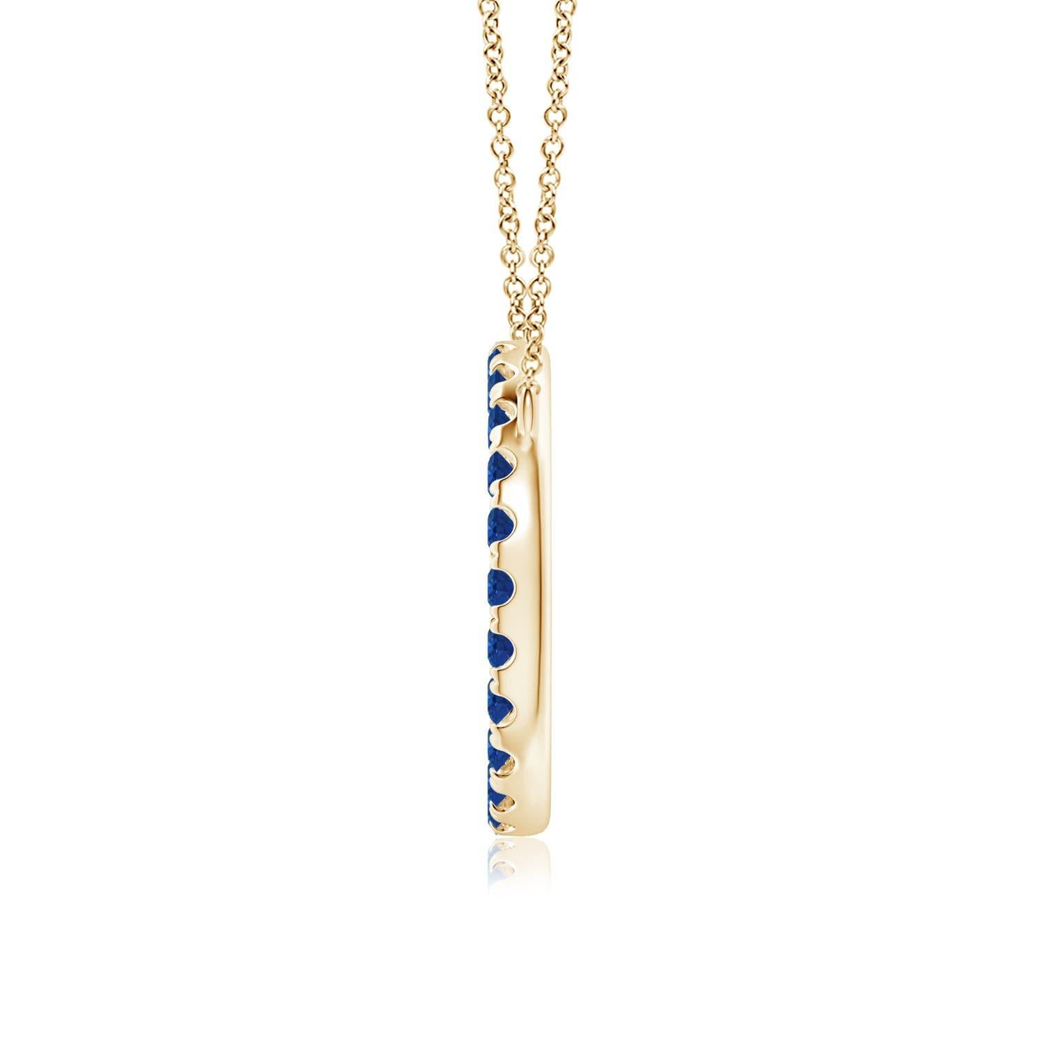 Eleganza semplice, questo ciondolo abbagliante presenta un cerchio aperto tempestato di zaffiri blu. Gli zaffiri rotondi sono meravigliosi e sembrano fluttuare sulla catena. Questo raffinato ciondolo a forma di cerchio con zaffiro è realizzato in