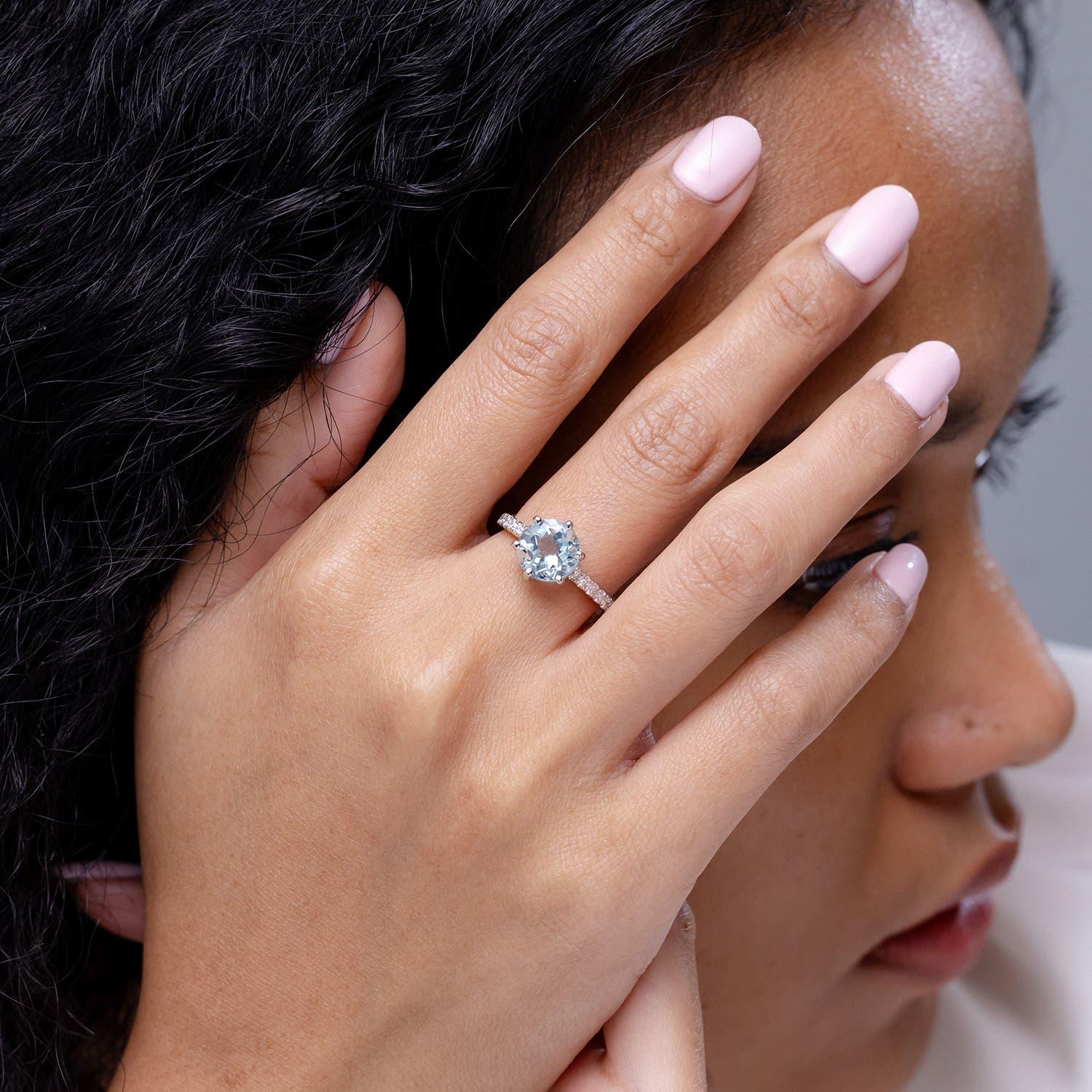 Angara natürlichen 2,3 ct Aquamarin Solitär Verlobungsring in 14K massivem Gold (Moderne) im Angebot
