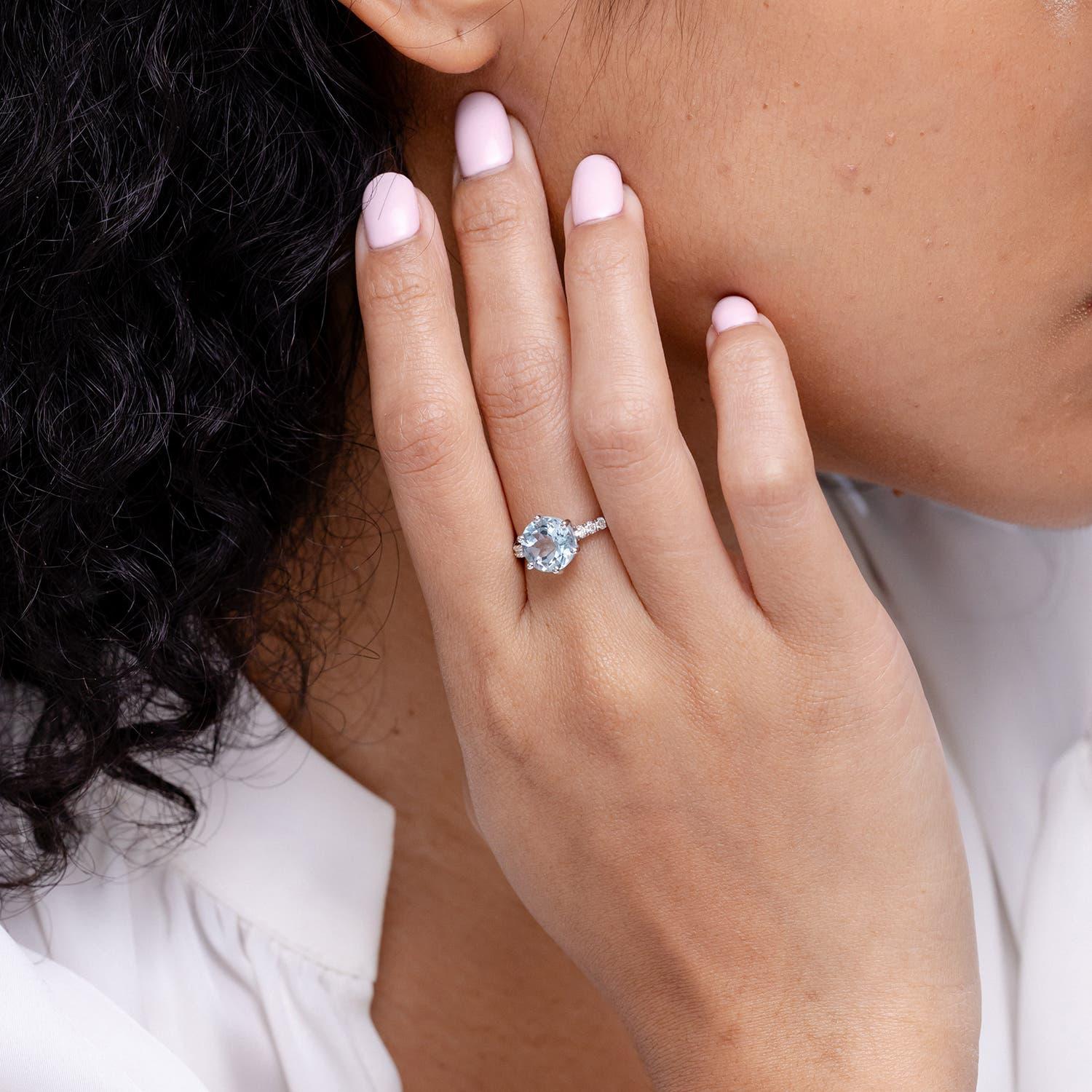 Angara natürlichen 2,3 ct Aquamarin Solitär Verlobungsring in 14K massivem Gold im Zustand „Neu“ im Angebot in Los Angeles, CA