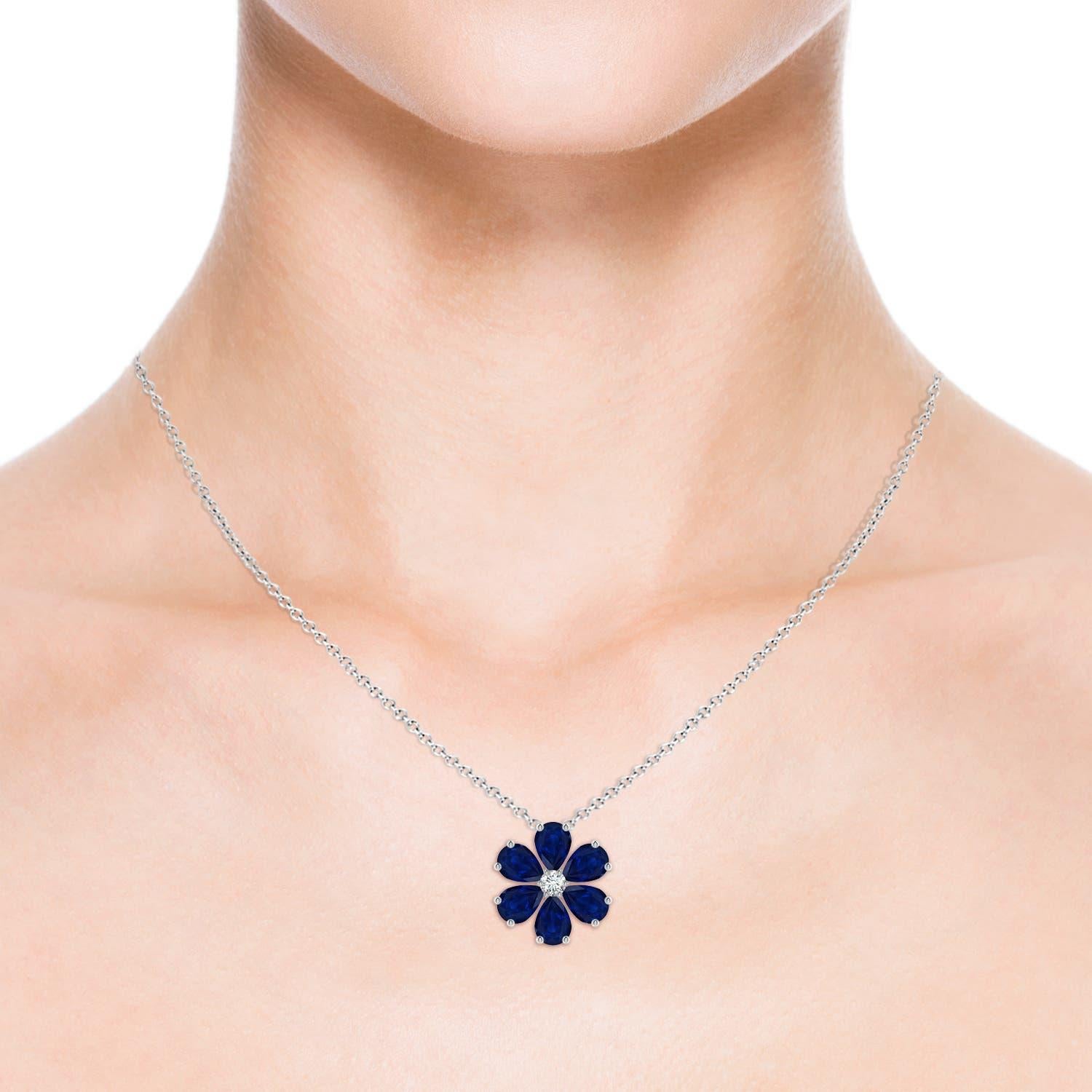 Taille ronde Pendentif Angara Nature 4,5 ct Blue Sapphire Flower Cluster en platine en vente