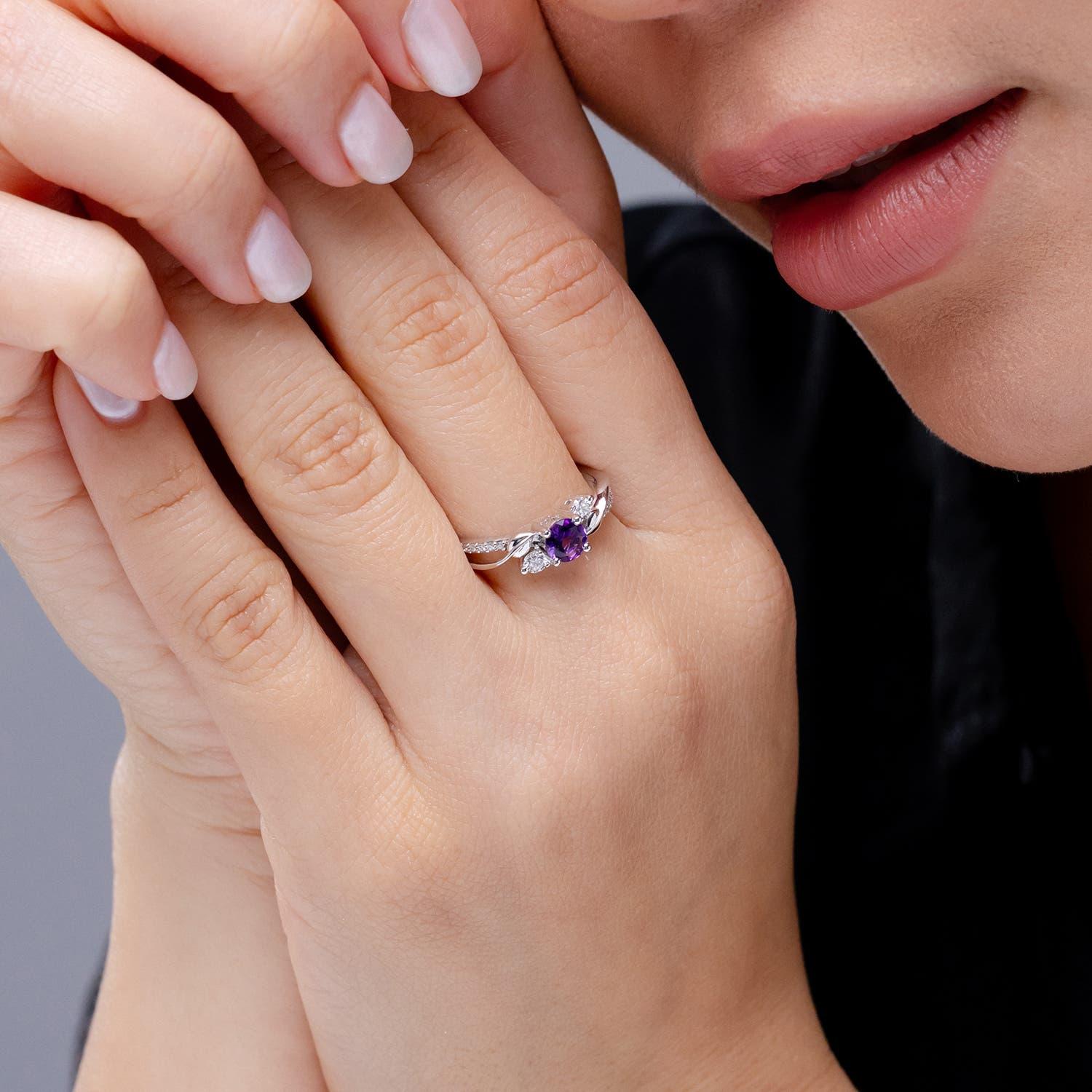 Anillo Angara de amatista natural y diamante en forma de vid retorcida en oro macizo de 14 quilates Moderno en venta