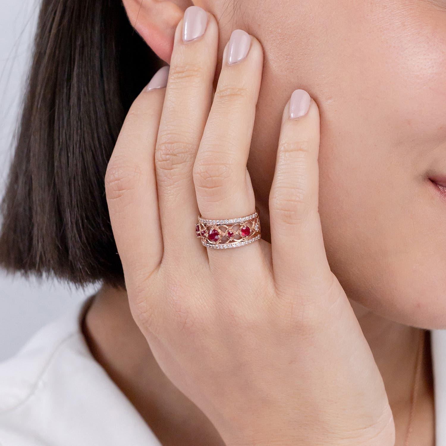Angara Natural Art Deco inspiriert Rubin und Diamant-Ring in 14K massivem Gold (Moderne) im Angebot