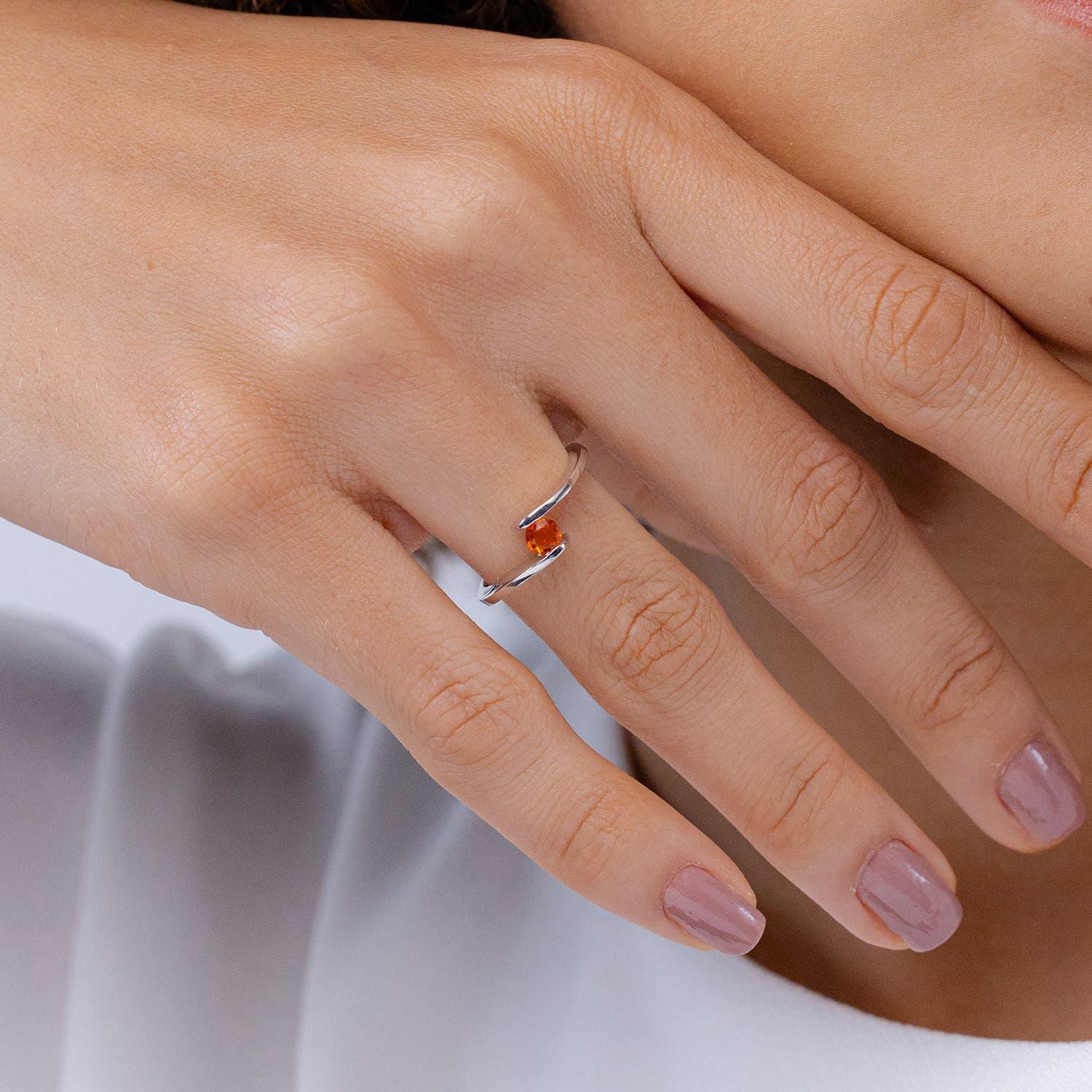 Angara natürlichen Bar-Set Solitär Runde Feuer Opal Bypass Ring in 14K massivem Gold (Moderne) im Angebot