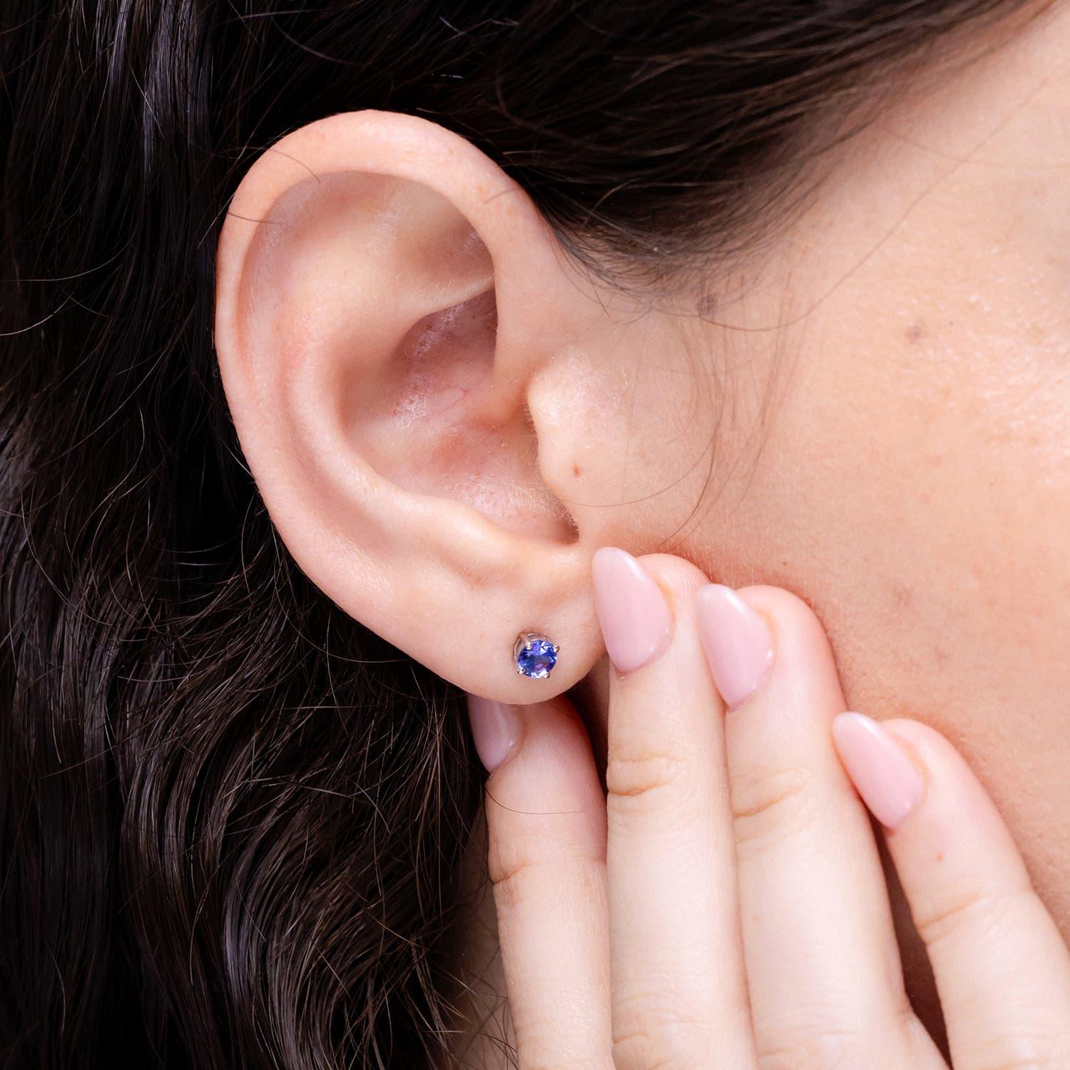 Moderne Boucles d'oreilles en or massif 14 carats pour femmes - Angara Natural Basket-Set Round Tanzanite Studs en vente