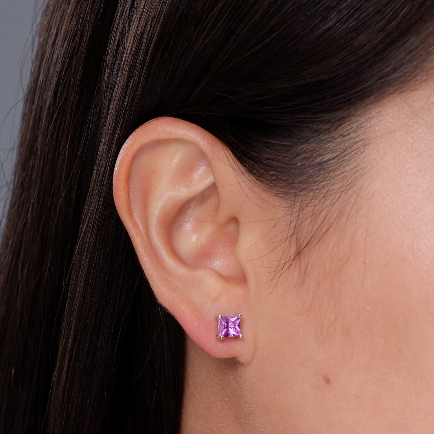Moderne Angara Natural Basket-Set Square 1.5 ct Pink Sapphire Stud Ears in 14K Gold en vente