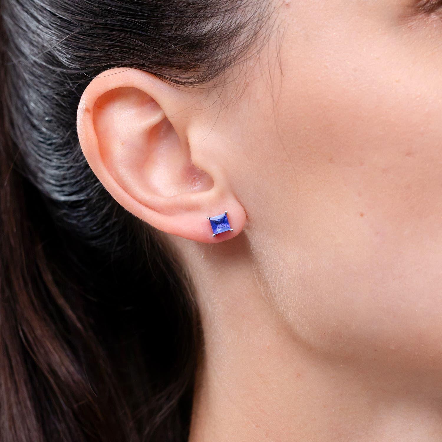 Moderno Orecchini Angara con cesto quadrato di tanzanite da 1,5 carati in oro massiccio 14K in vendita