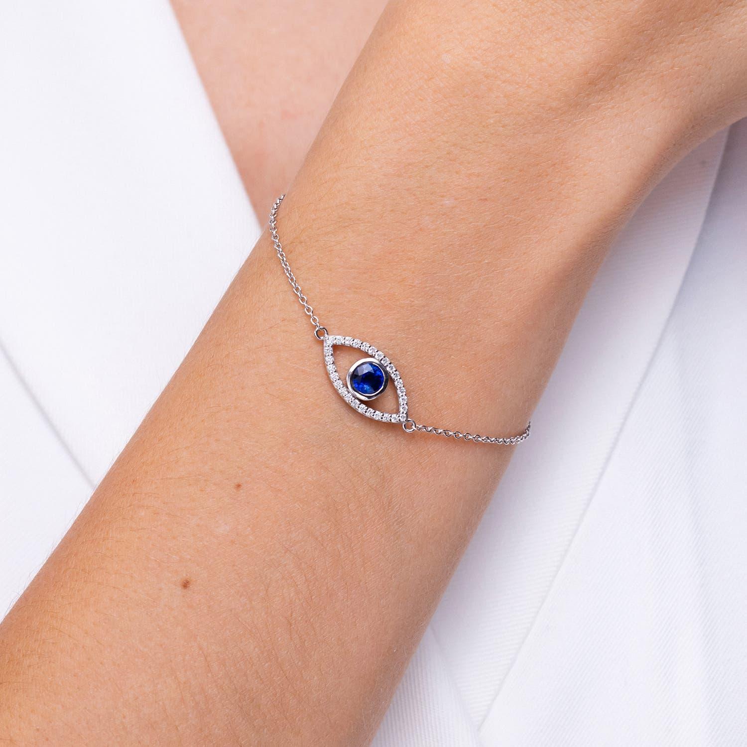 Moderne Bracelet œil du mal Angara en or massif 14K avec saphirs et diamants sertis sur lunette en vente
